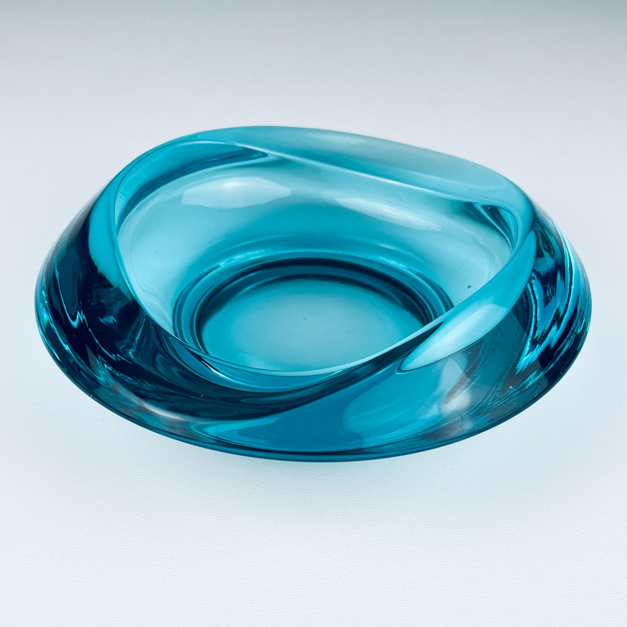 Bohemian glass ashtray by Rudolf Jurnikl for Union Sklo, Rozice, Czech, 1962 In Good Condition In Miklavž Pri Taboru, SI