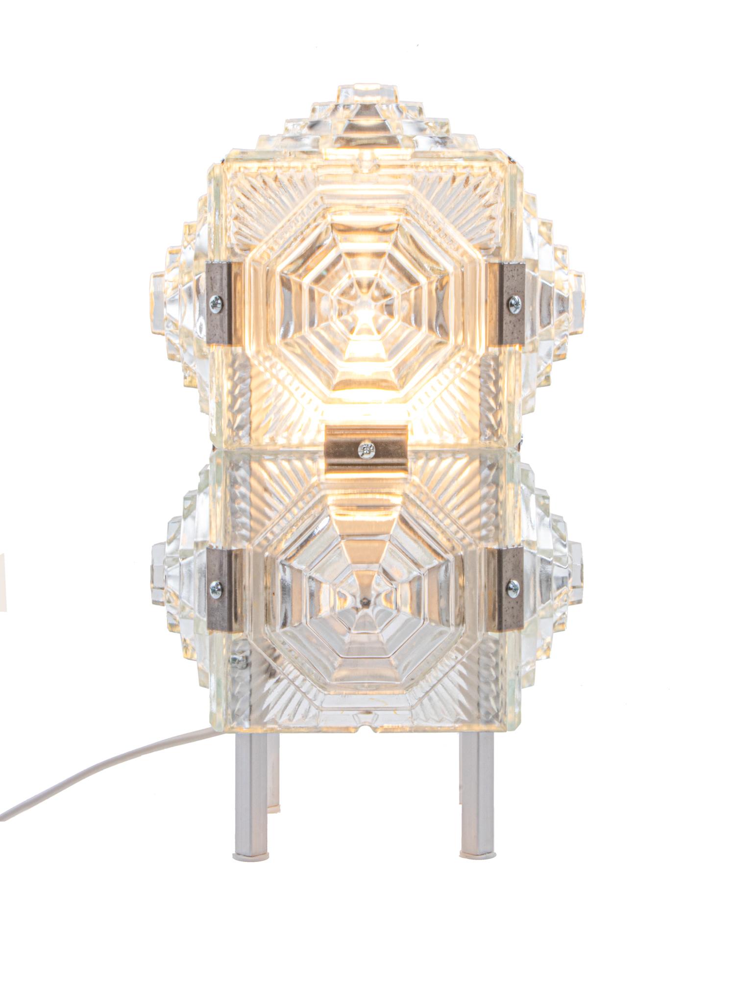 Böhmische kubistische Tischlampe aus Glas und Chrom von Kamenicky Senov, 1980er Jahre im Angebot 1