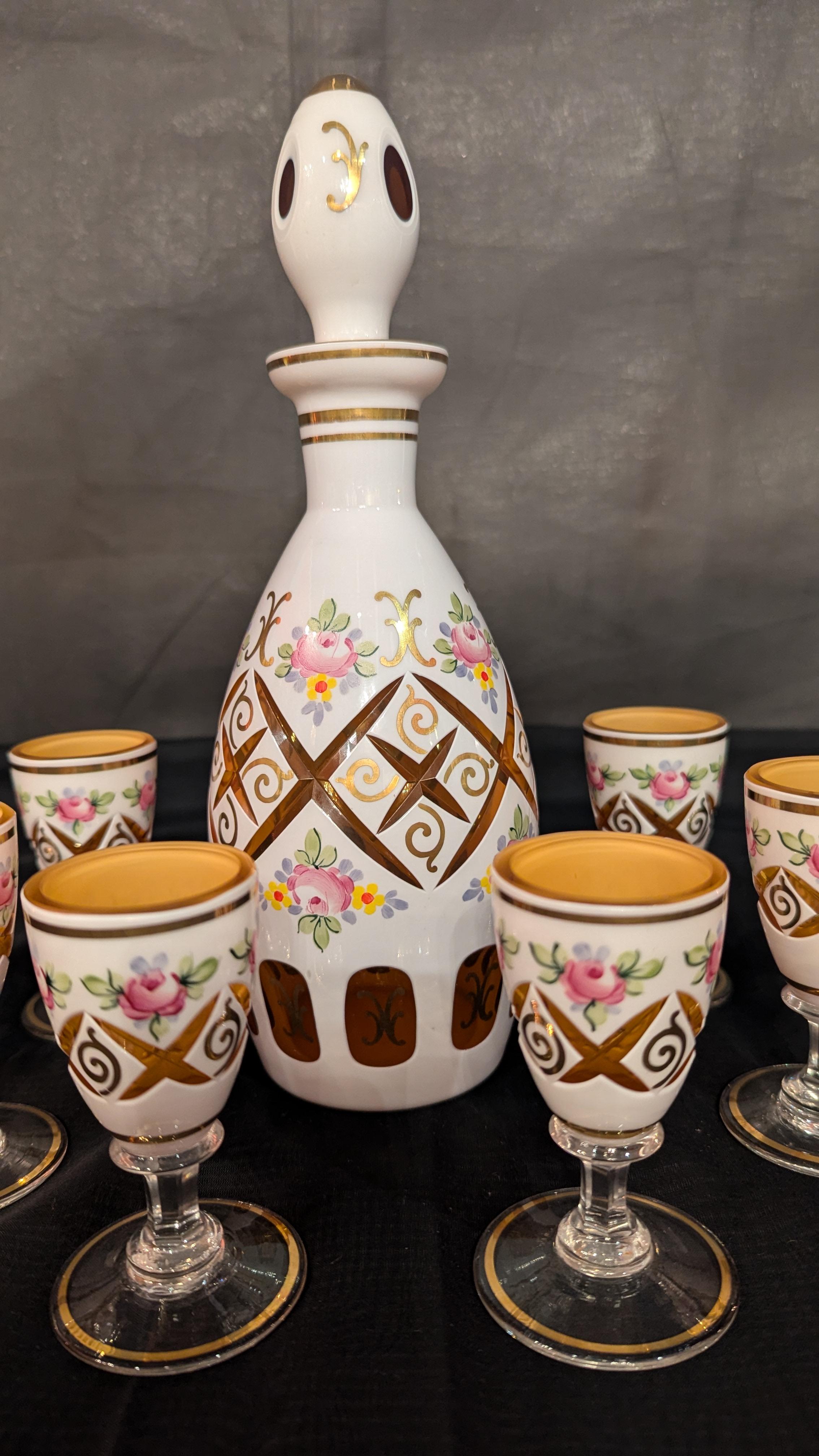 Decanter in vetro di Boemia e 8 cordiali - 9 pezzi In condizioni buone in vendita a Pueblo, CO