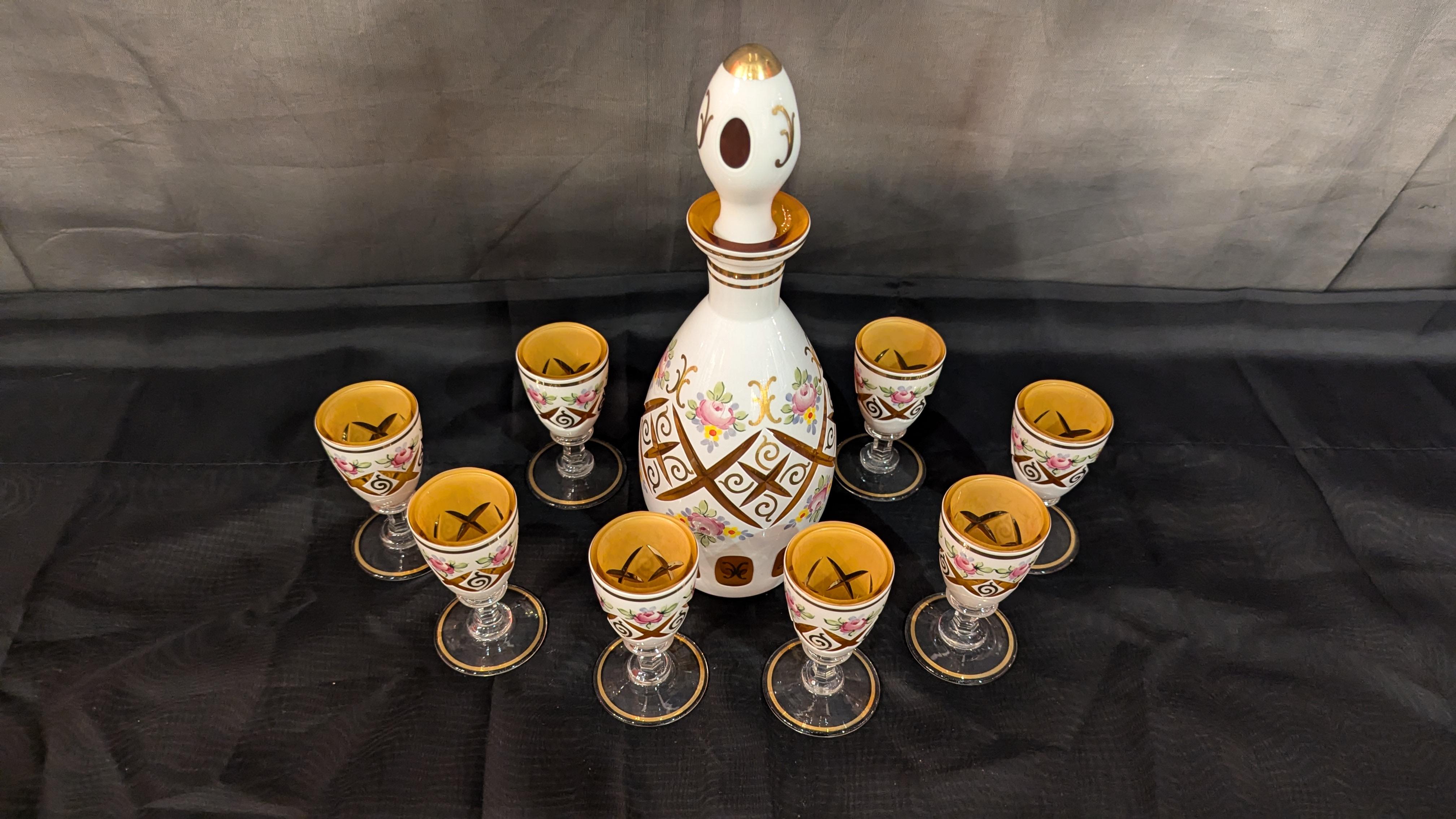 Decanter in vetro di Boemia e 8 cordiali - 9 pezzi in vendita 2