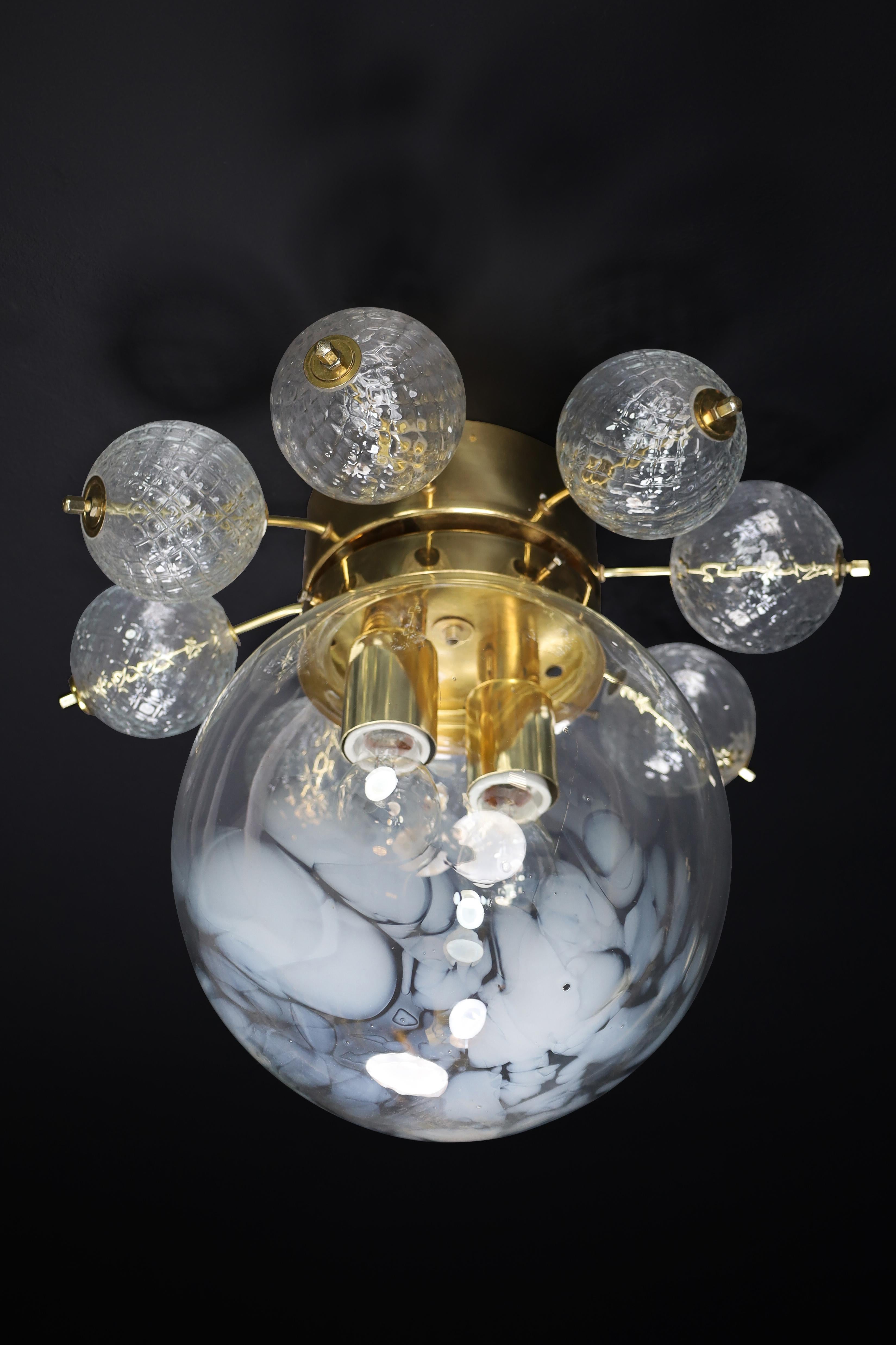 XX secolo Lampada da soffitto a incasso in vetro di Boemia, Praga, anni '60 - 4 disponibili in vendita
