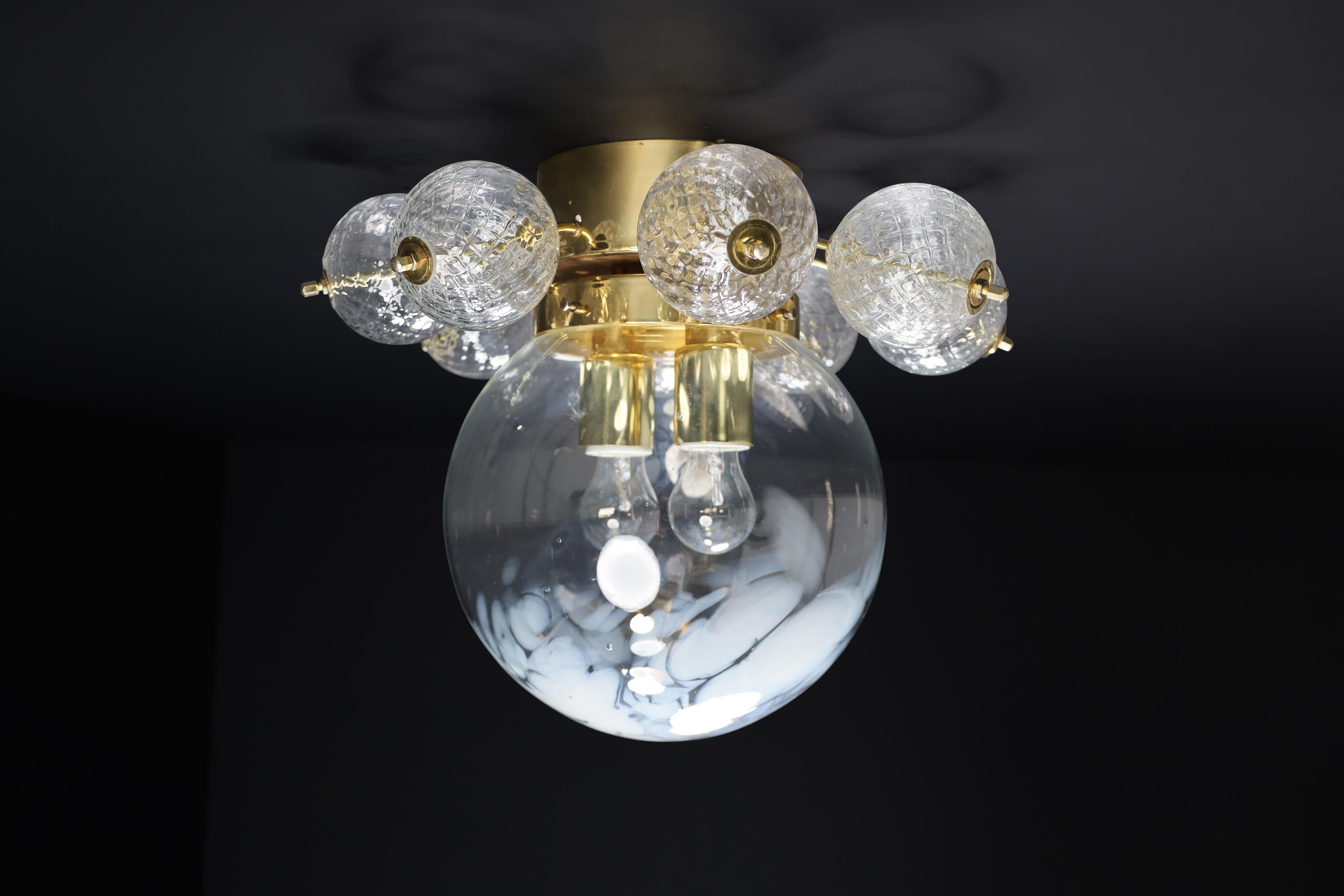Lampada da soffitto a incasso in vetro di Boemia, Praga, anni '60 - 4 disponibili in vendita 1