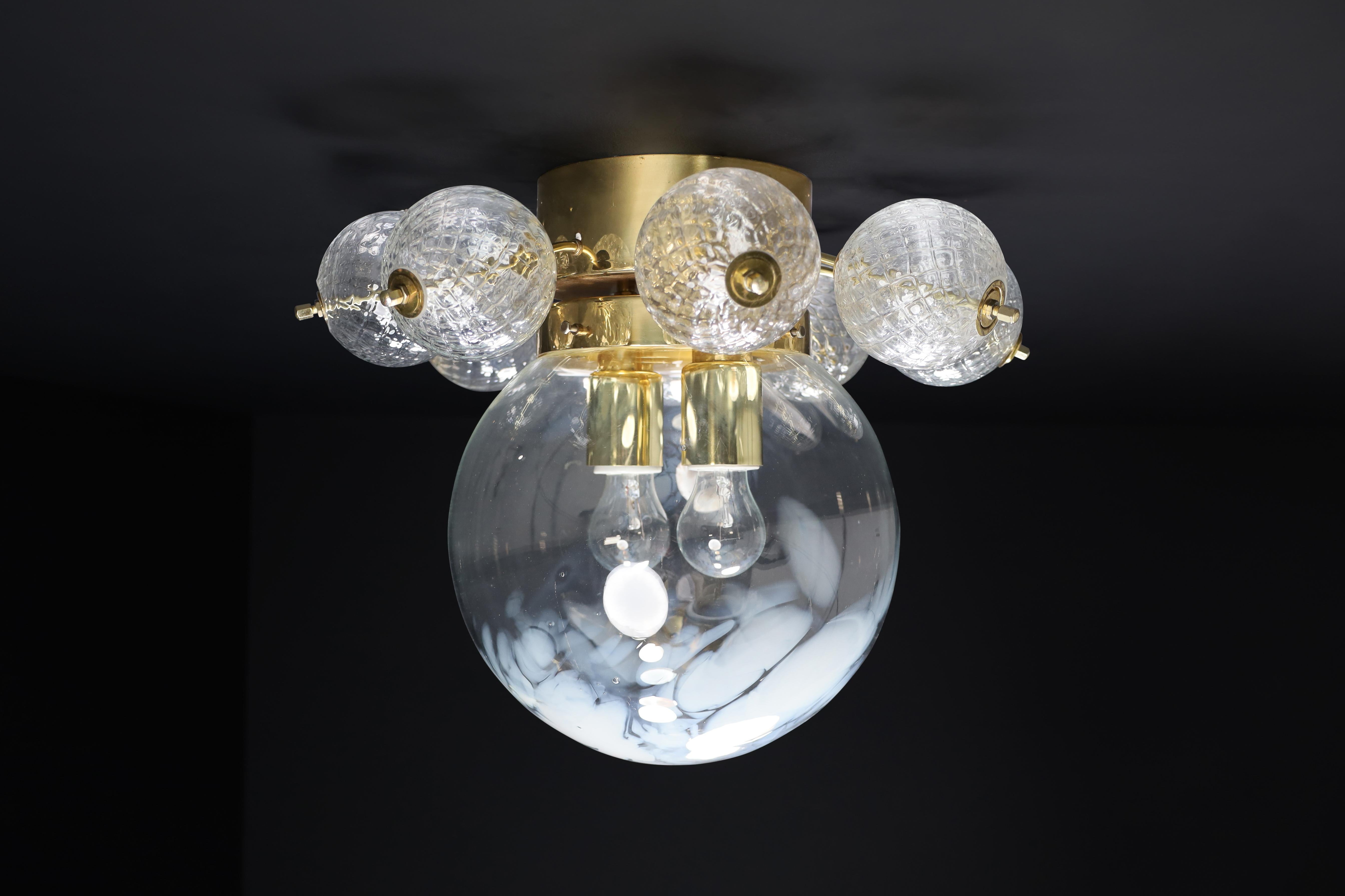 Lampada da soffitto a incasso in vetro di Boemia, Praga, anni '60 - 4 disponibili in vendita 2