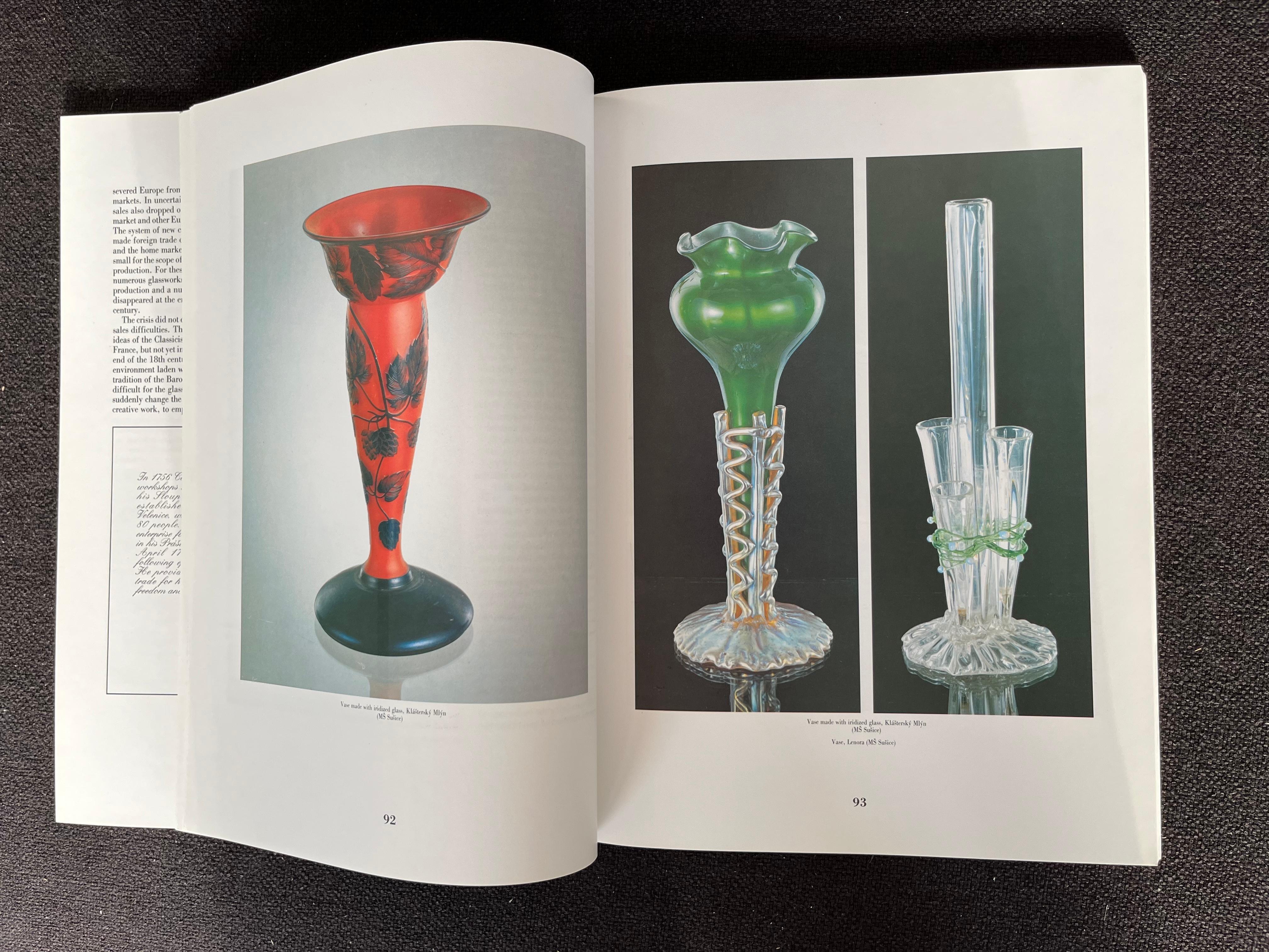 Bohemian Glass, Tradition and Present In Good Condition For Sale In Praha, CZ