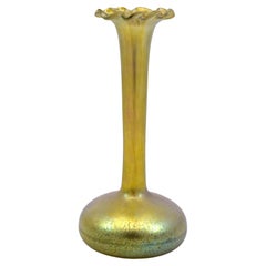 Jarrón de cristal de Bohemia austriaco Jugendstil Loetz circa 1899 Amarillo metálico