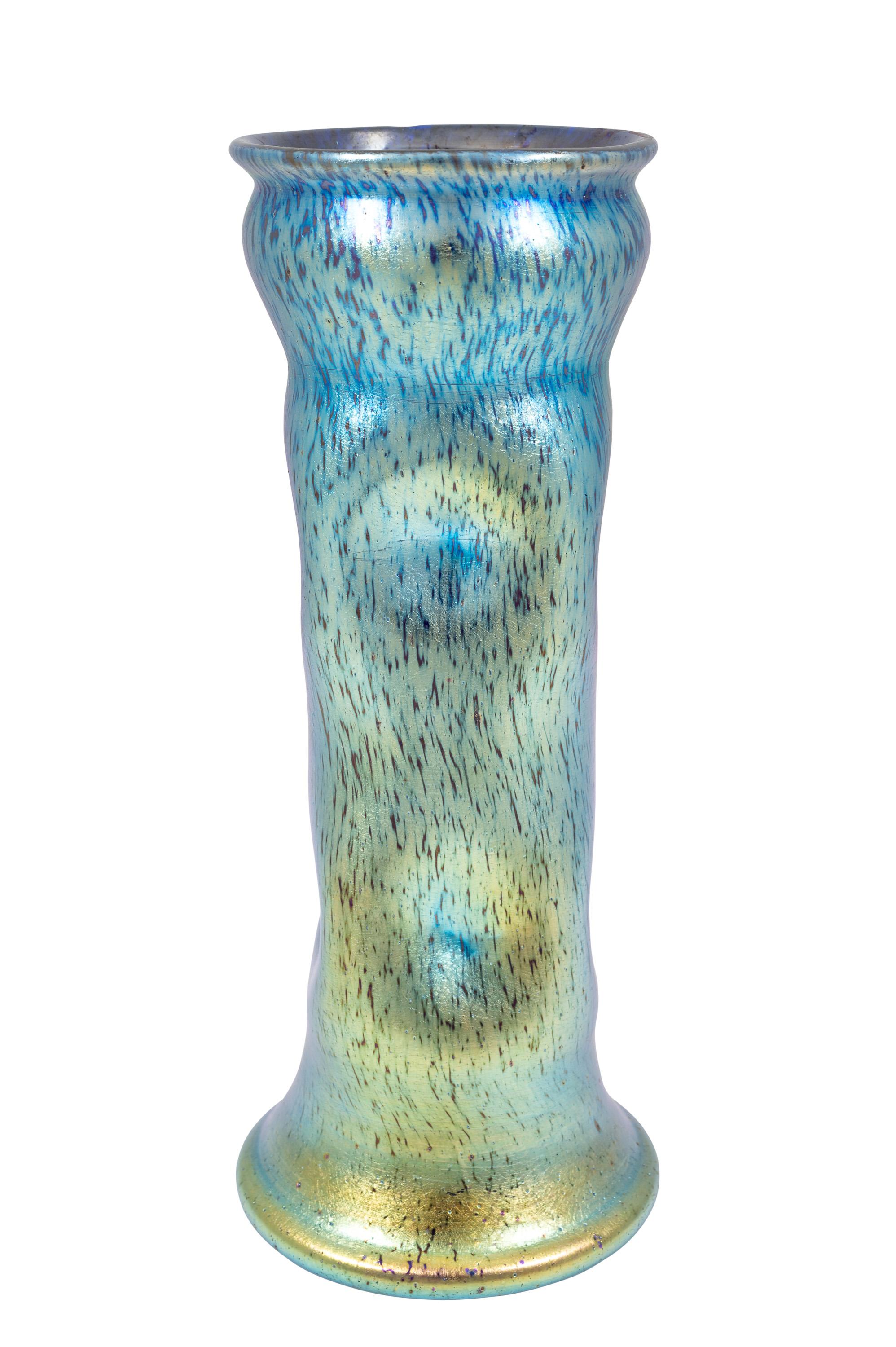 Autrichien Vase en verre de Bohême Loetz Glass circa 1900 Art Nouveau Jugendstil Bleu Argent en vente