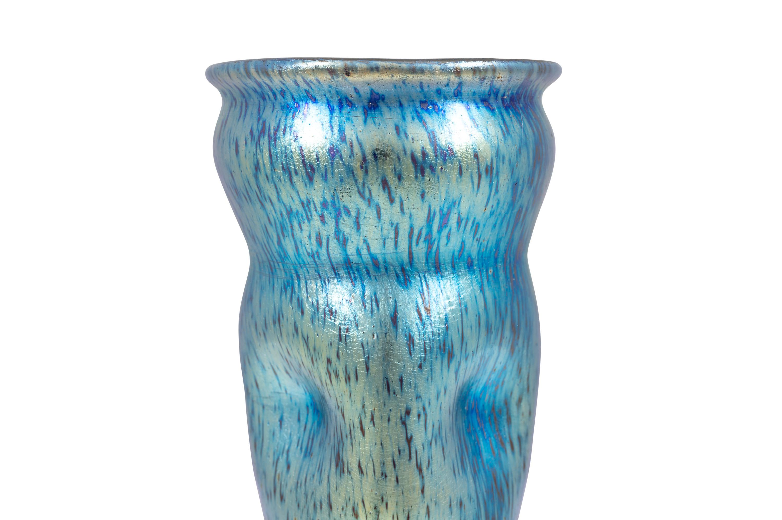 20ième siècle Vase en verre de Bohême Loetz Glass circa 1900 Art Nouveau Jugendstil Bleu Argent en vente