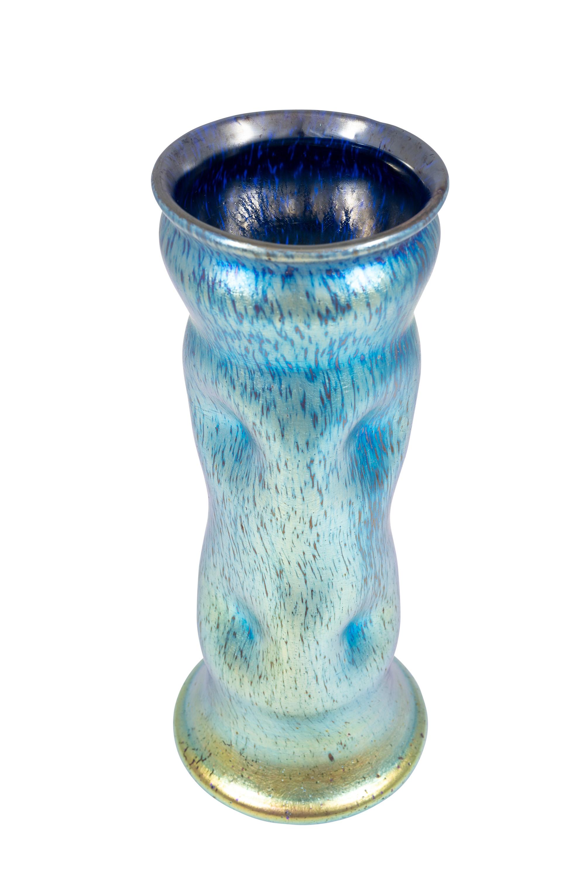 Verre Vase en verre de Bohême Loetz Glass circa 1900 Art Nouveau Jugendstil Bleu Argent en vente