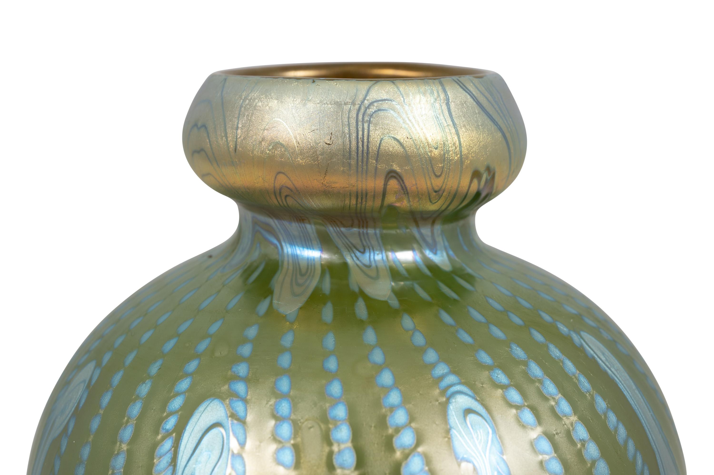 20ième siècle Vase en verre de Bohème Loetz circa 1900 signé Art Nouveau Jugendstil bleu vert en vente