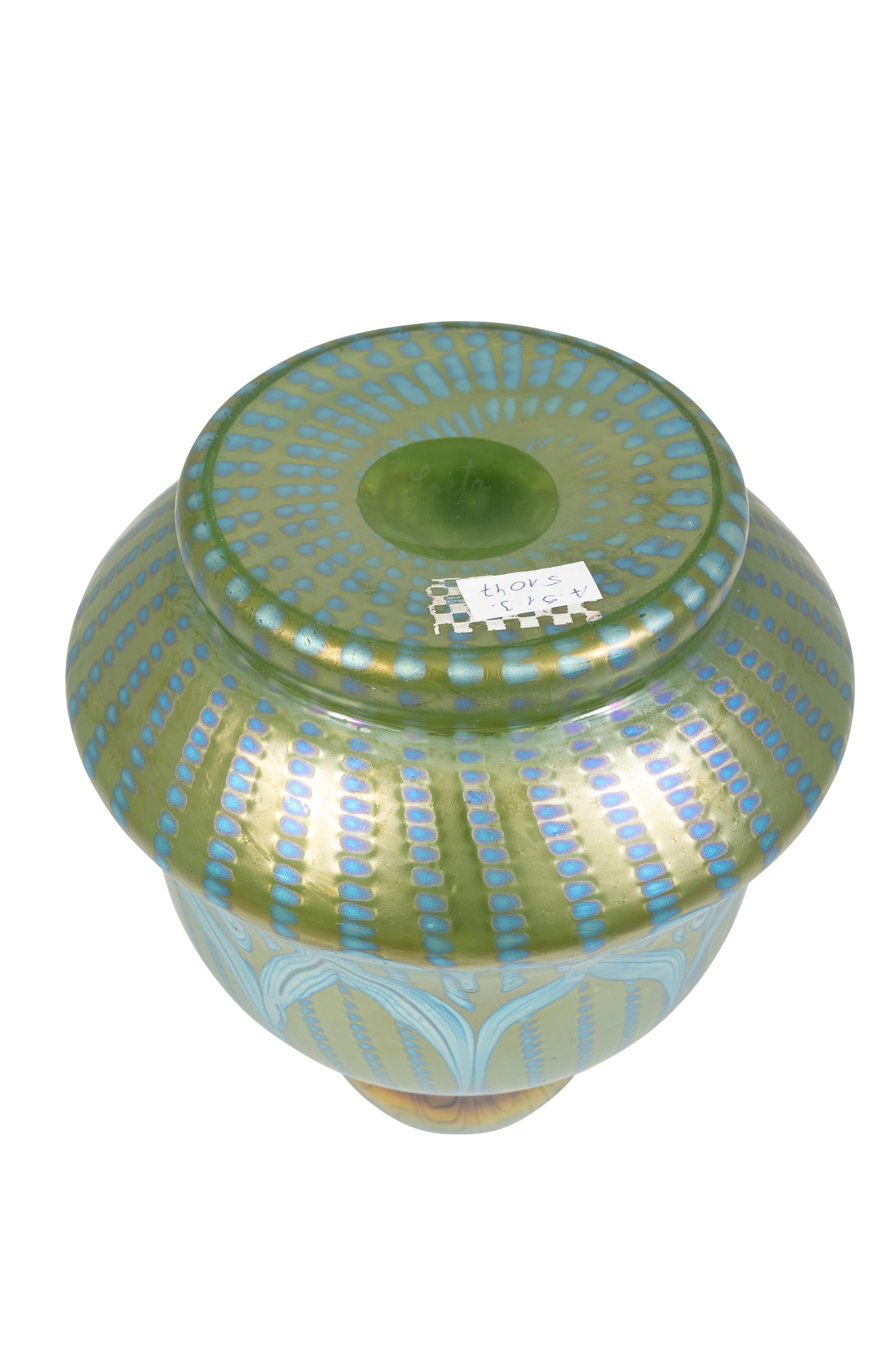 Verre Vase en verre de Bohème Loetz circa 1900 signé Art Nouveau Jugendstil bleu vert en vente