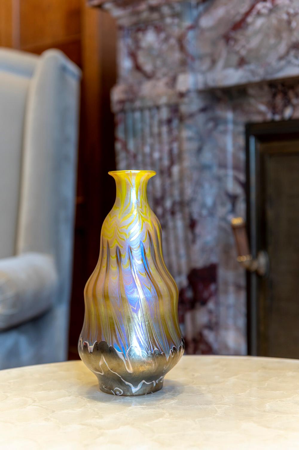 Vase en verre de Bohème Loetz circa 1900 jaune violet Art Nouveau Jugendstil signé en vente 1