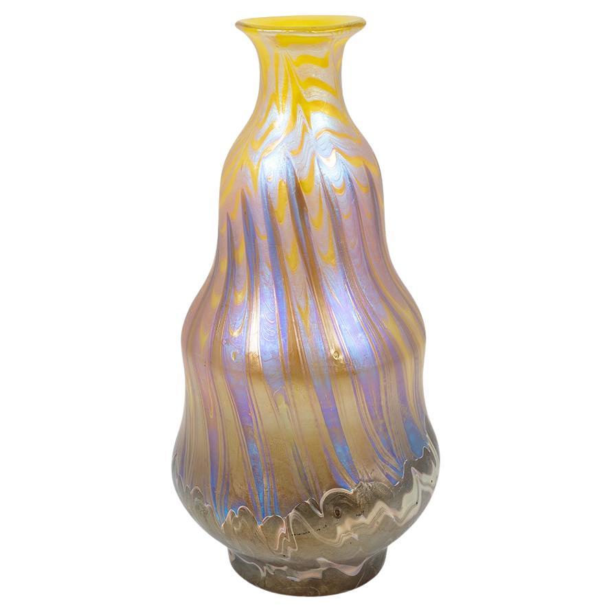 Vase en verre de Bohème Loetz circa 1900 jaune violet Art Nouveau Jugendstil signé en vente