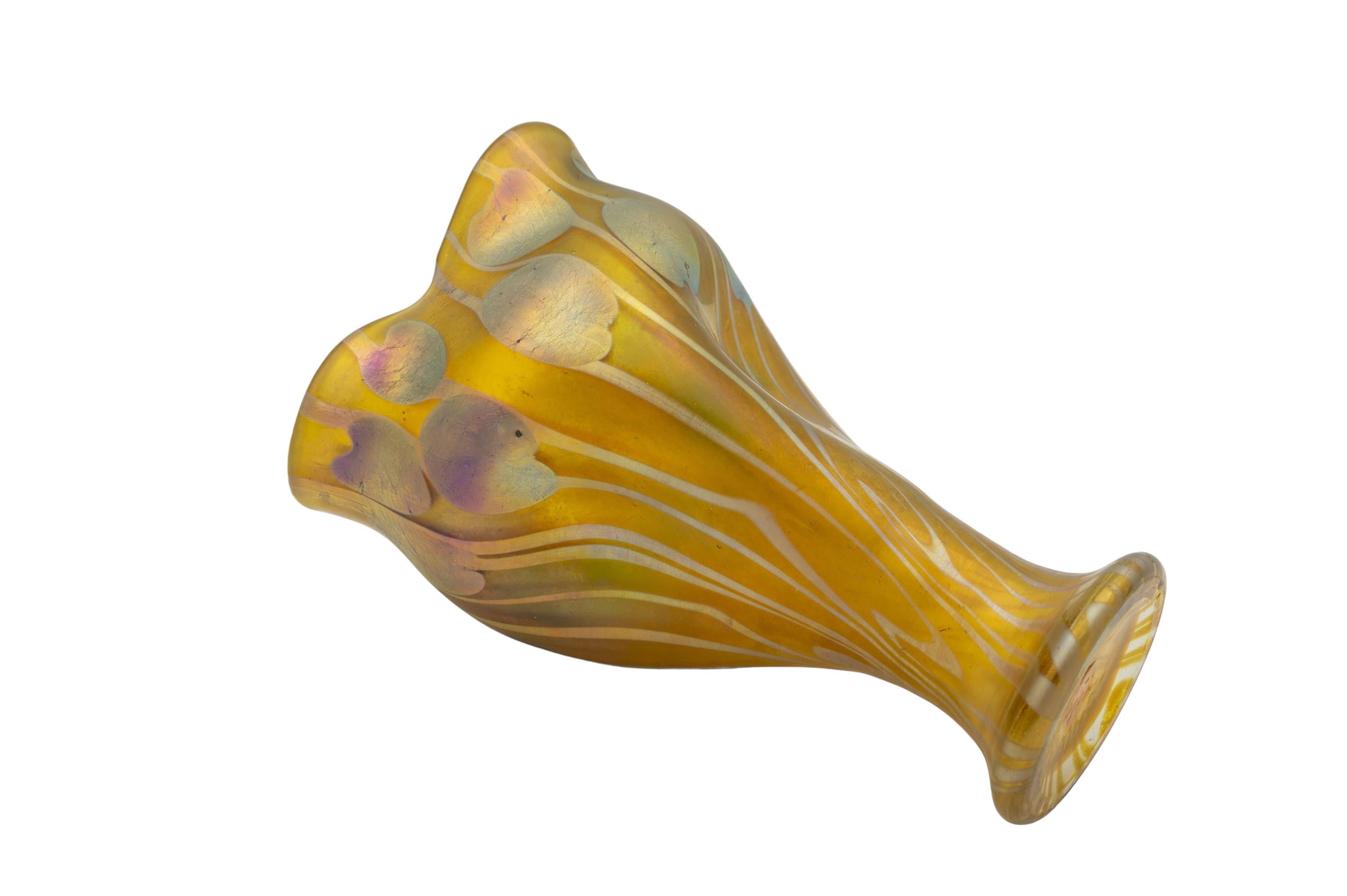 Autrichien Vase en verre de Bohème Loetz Glass circa 1901 Viennese Art Nouveau Yellow Gold Silver en vente