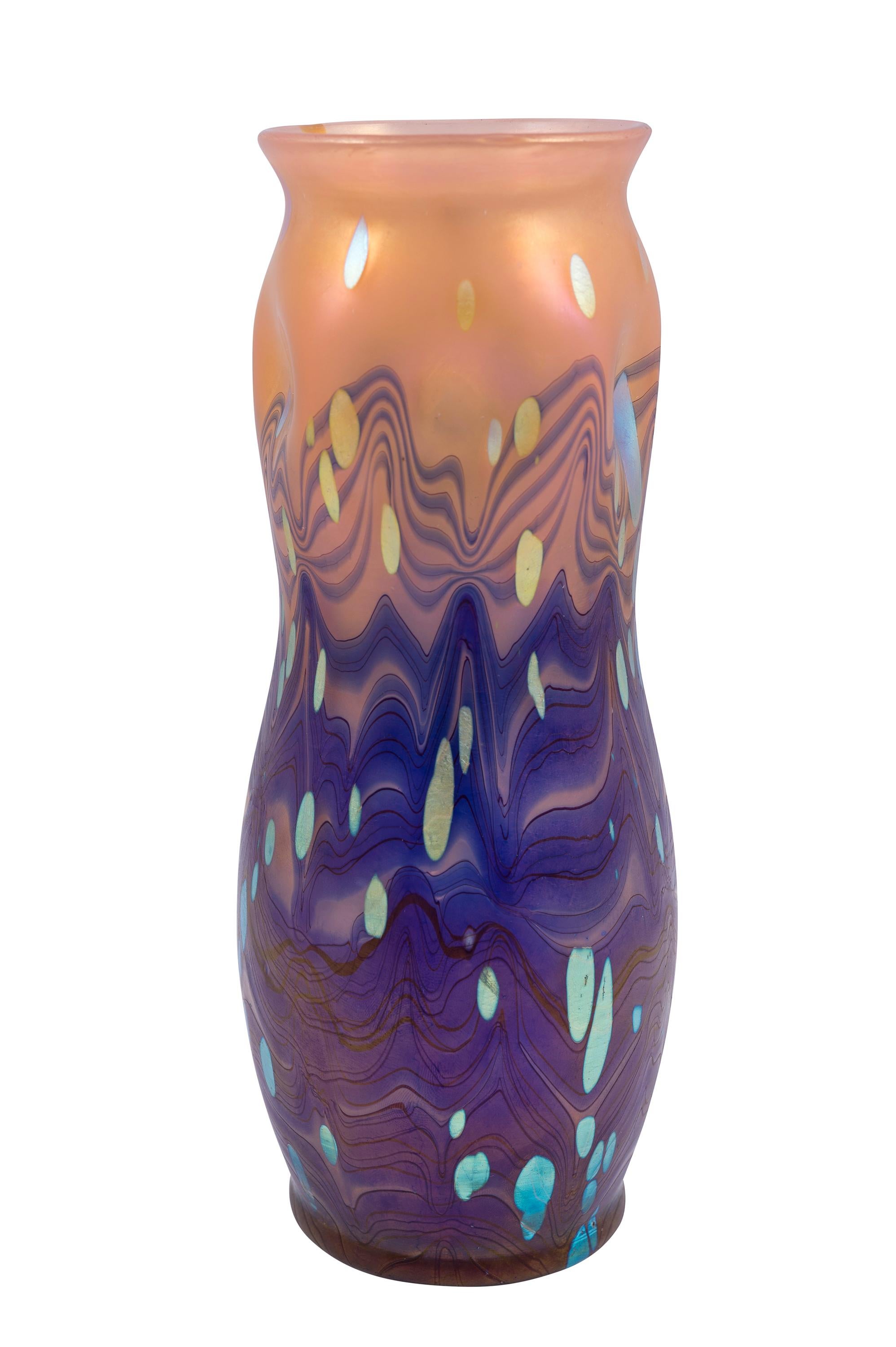 Jugendstil austriaco, vaso in vetro floreale, prodotto da Johann Loetz Glass, rosso, verde, arancione, oro, circa 1902, decorazione 