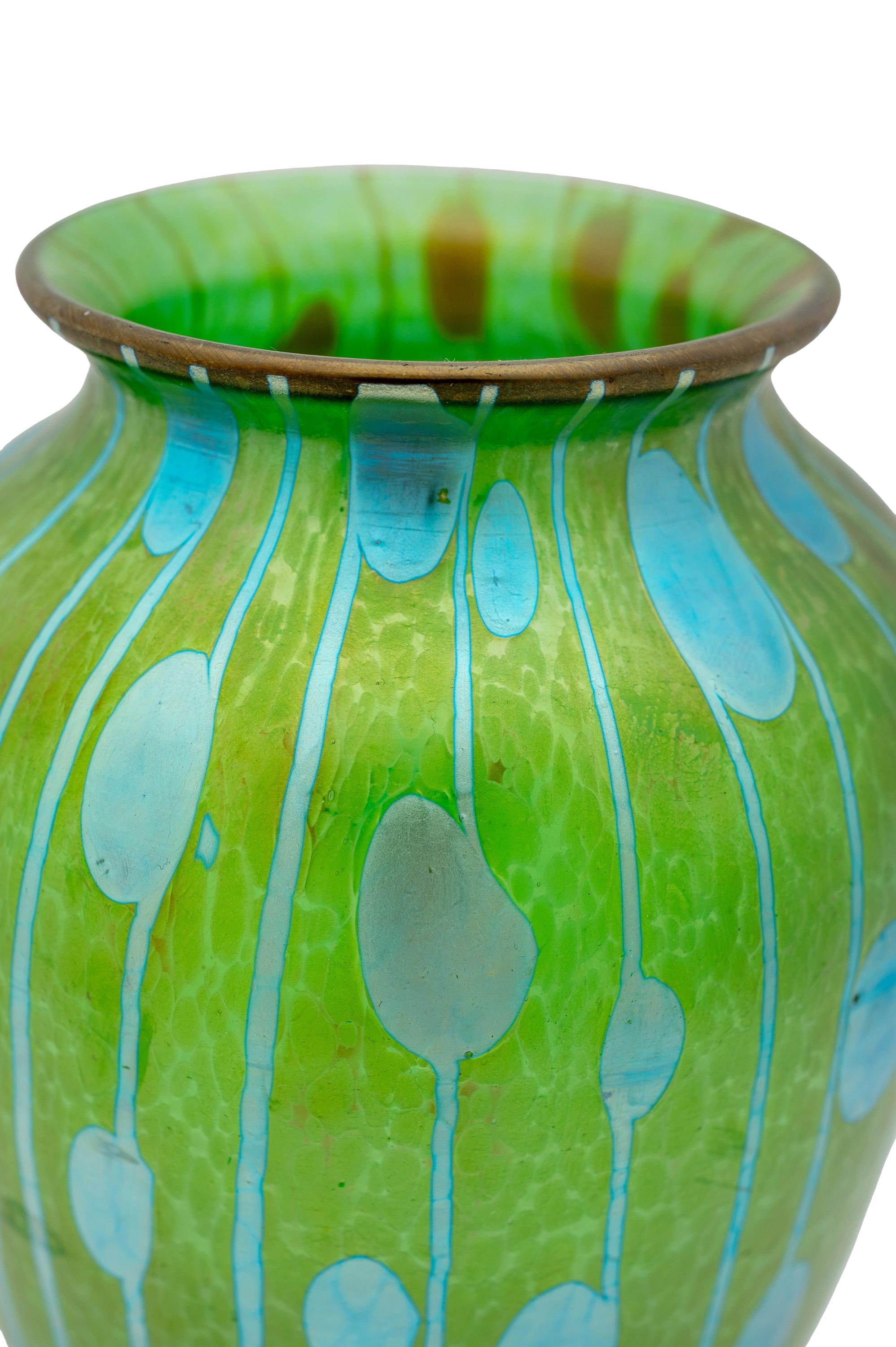 Début du 20ème siècle Vase en verre de Bohème Loetz Koloman Moser circa 1900 Bleu Vert en vente