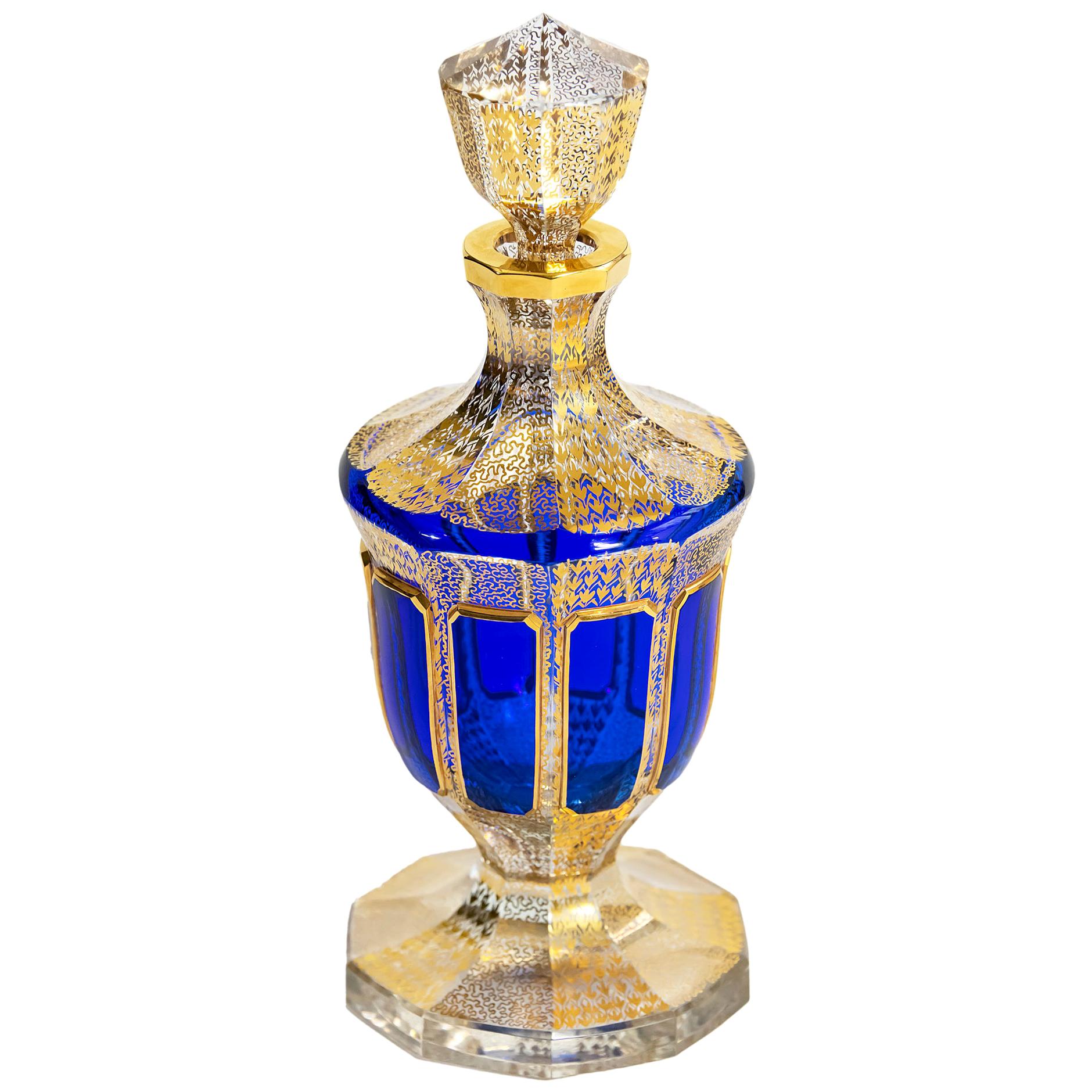 Caraffa di vetro colorata fatta a mano in stile boemo
