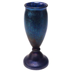 Vase Art déco de Bohème Loetz sur pied en verre papillon cobalt, vers 1920