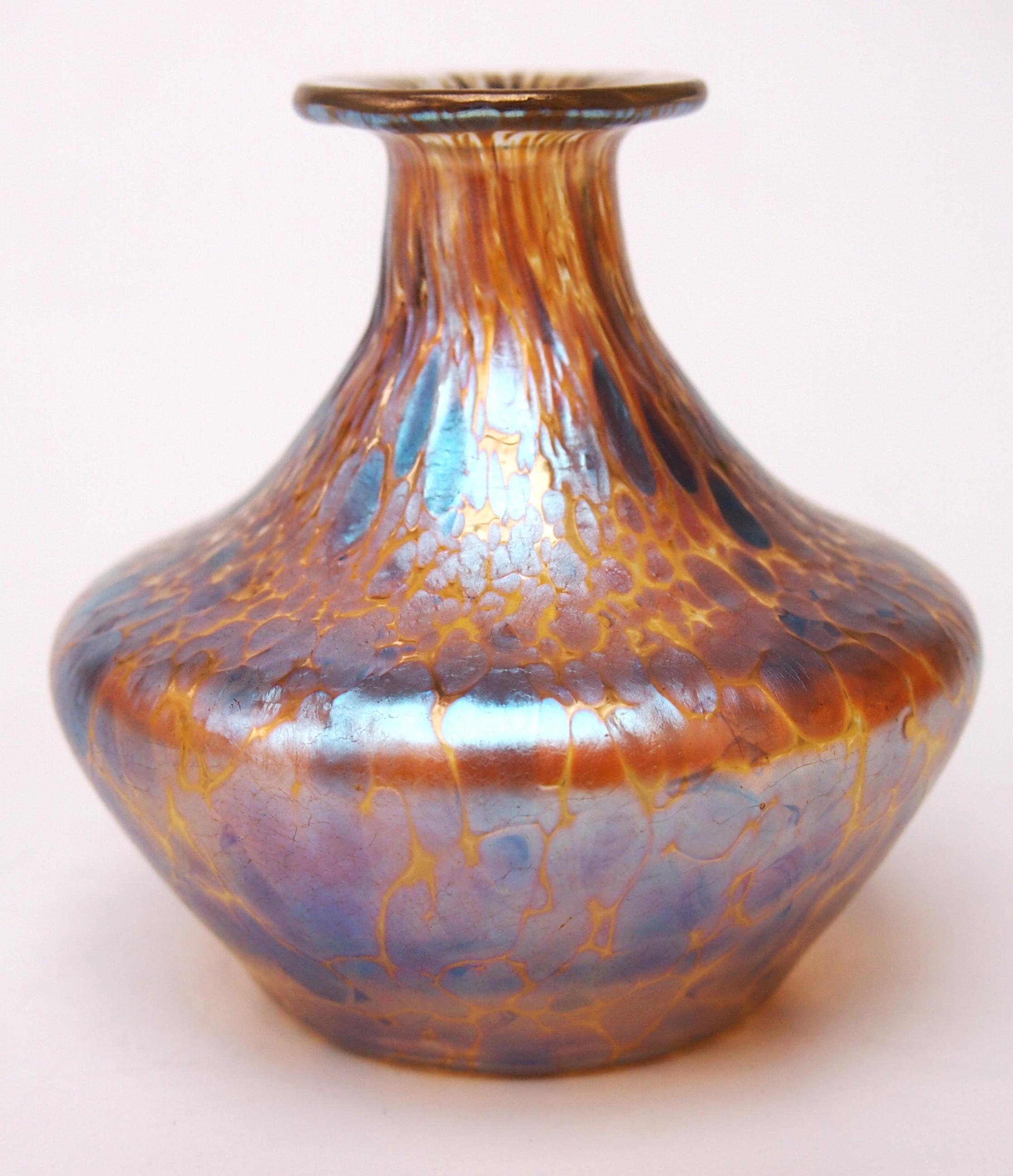Vaso in vetro Loetz Glass Art Nouveau Candia Papillon Bohemien c1898 In condizioni buone in vendita a Worcester Park, GB