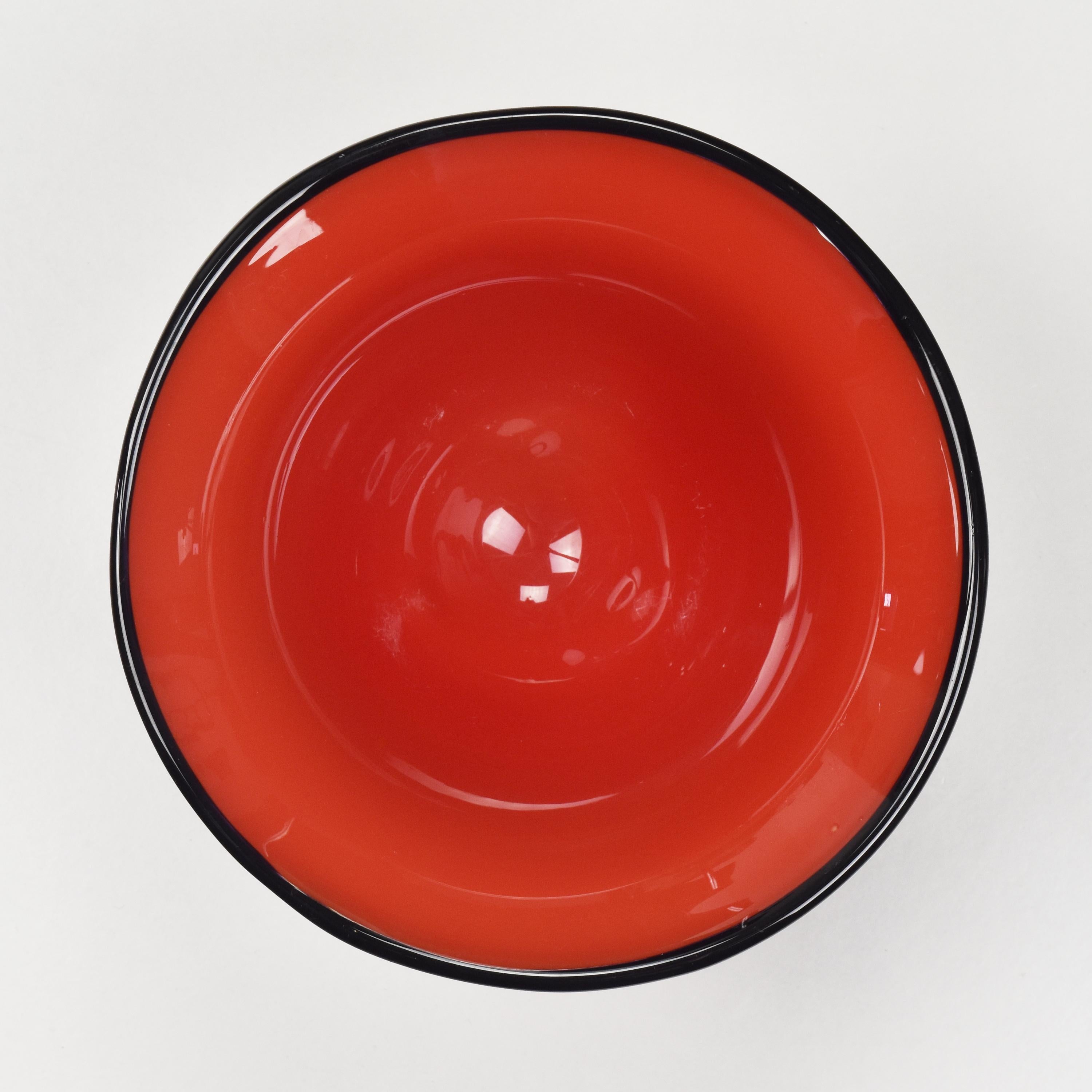Bohemian Loetz Red Tango Glass Vase w. Black Accents by Michael Powolny In Good Condition For Sale In Bad Säckingen, DE