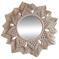 Espejo de pared bohemio con diseño «Sunburst» de macramé, fibra de algodón, redondo