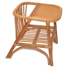Tavolino portariviste in bambù e canna di Bohemian Mid-Century Modern realizzato a mano