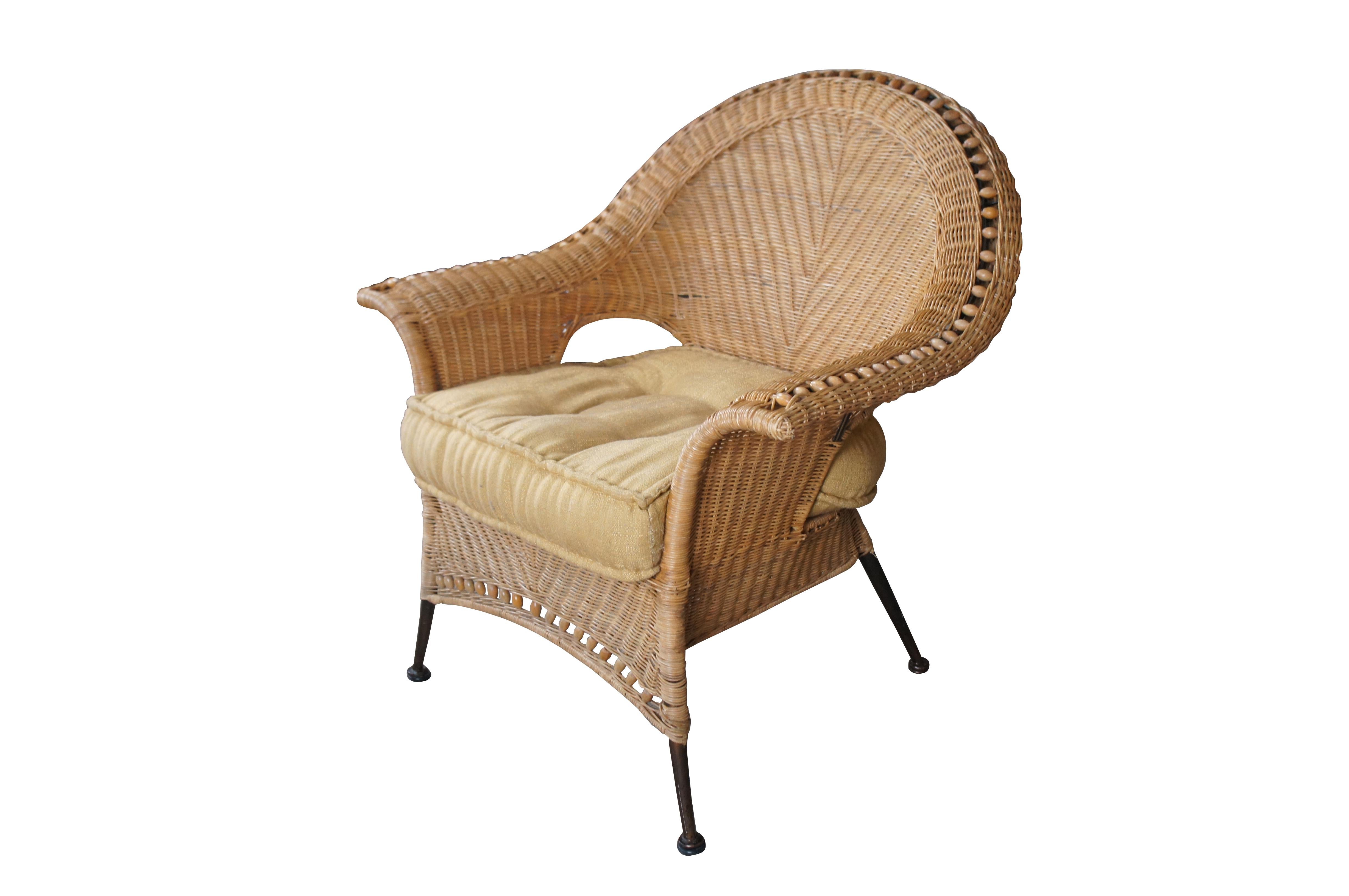 Bohemian Moderner Loungesessel aus gewebtem Korbweide-Rattan mit Fächerrückenlehne Boho Chic (Böhmisch) im Angebot