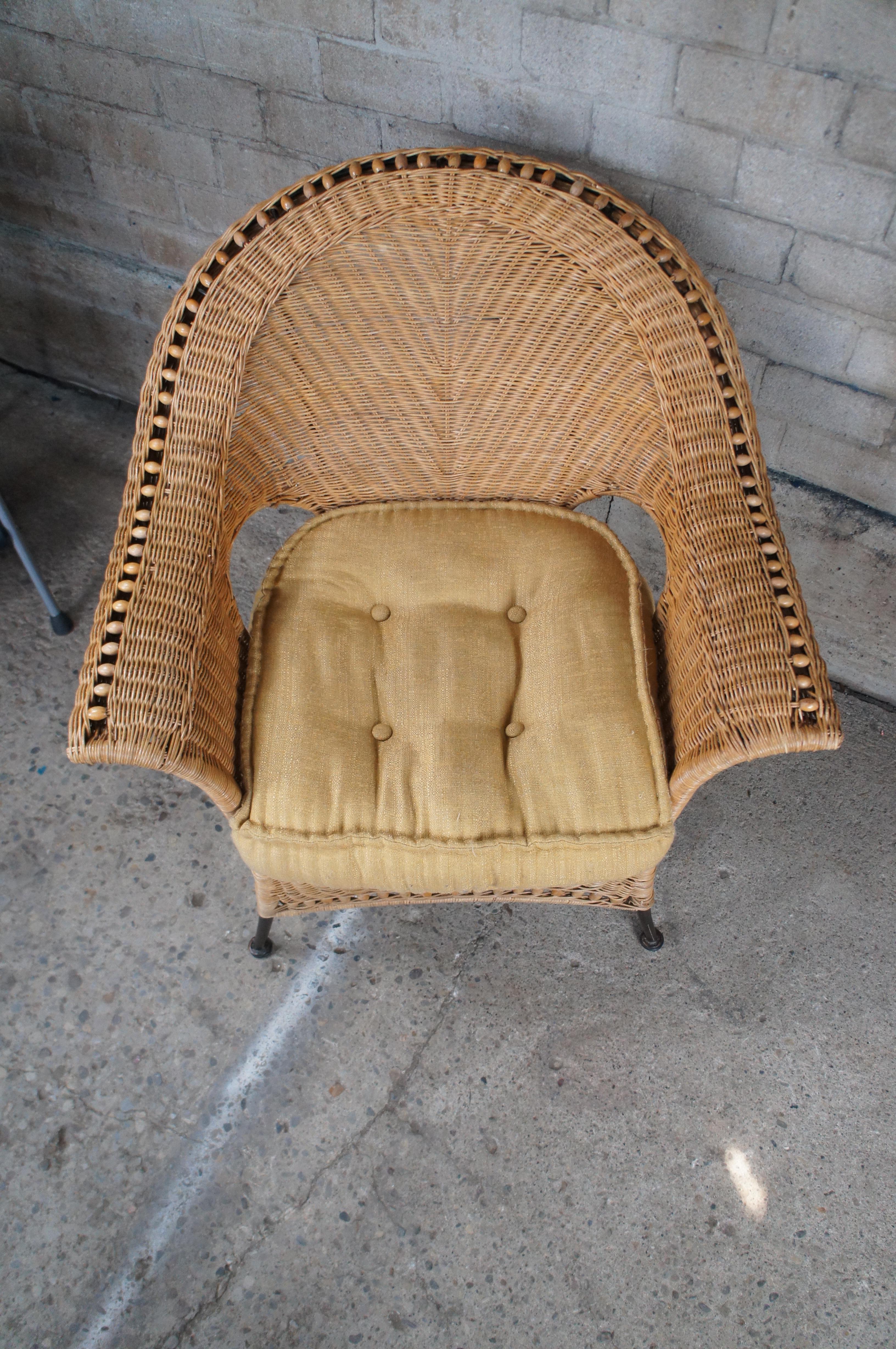 Bohemian Moderner Loungesessel aus gewebtem Korbweide-Rattan mit Fächerrückenlehne Boho Chic im Zustand „Relativ gut“ im Angebot in Dayton, OH