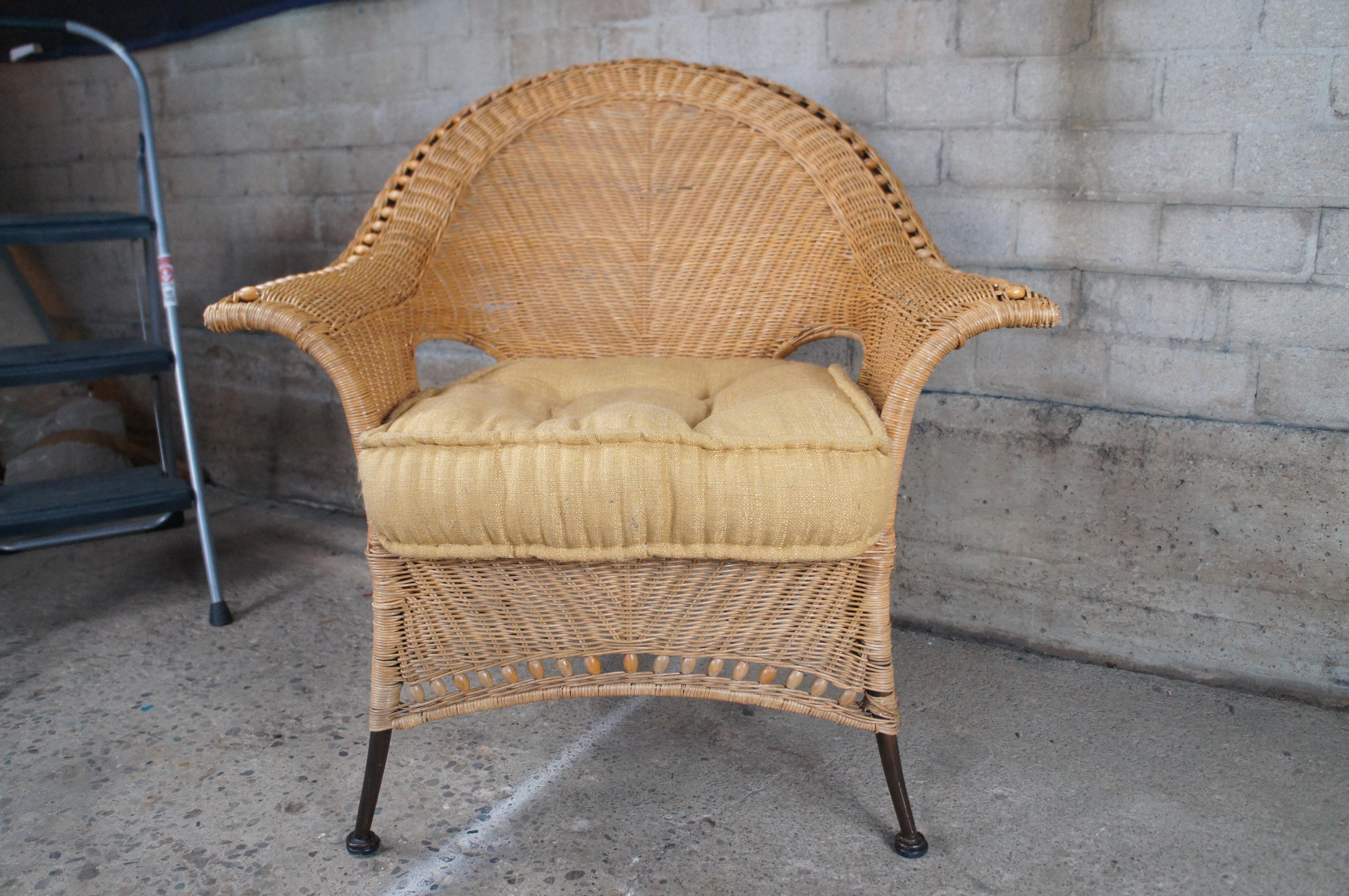 Bohemian Moderner Loungesessel aus gewebtem Korbweide-Rattan mit Fächerrückenlehne Boho Chic (20. Jahrhundert) im Angebot