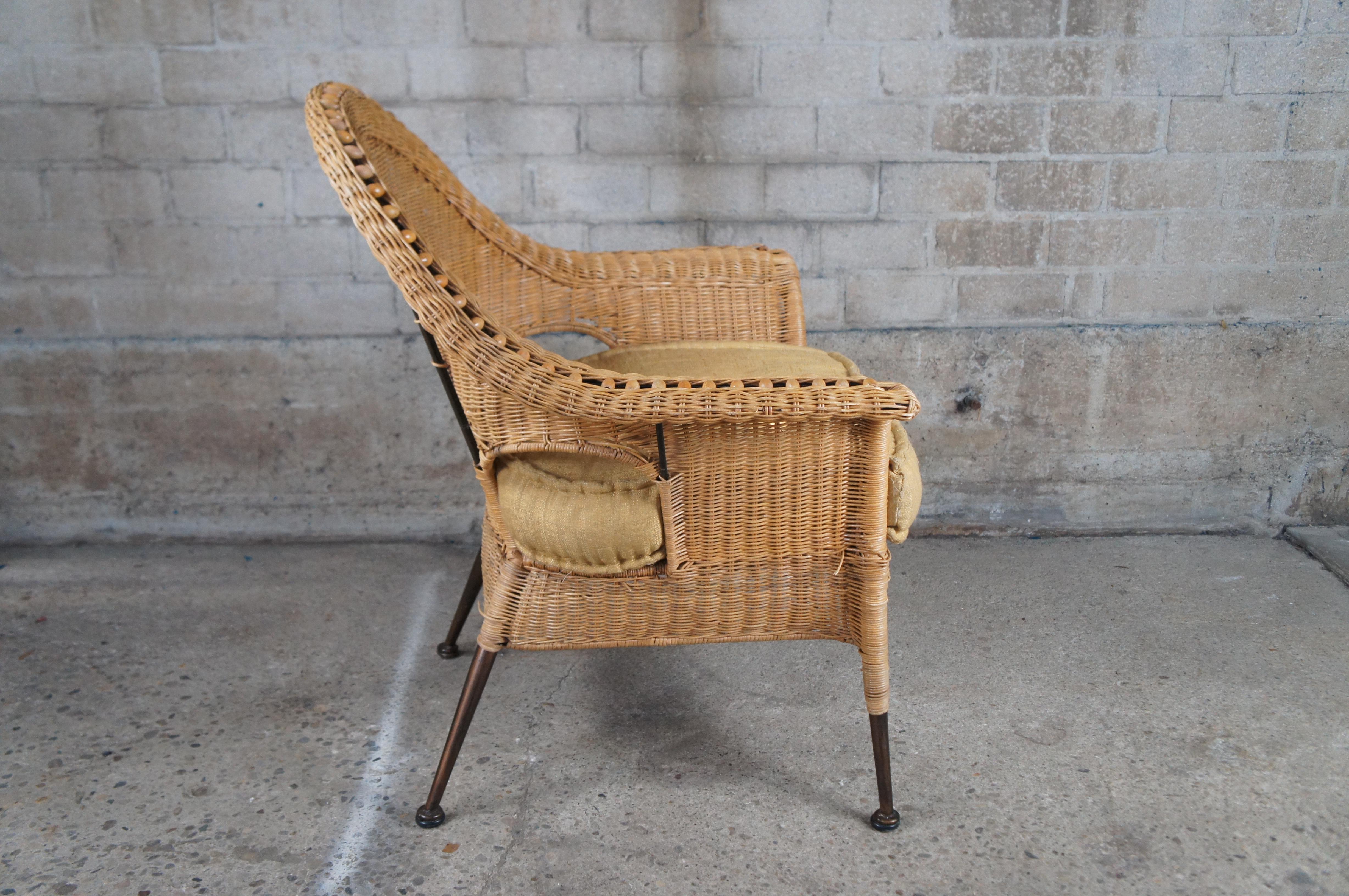Bohemian Moderner Loungesessel aus gewebtem Korbweide-Rattan mit Fächerrückenlehne Boho Chic (Metall) im Angebot