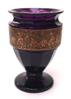 Vase en verre violet à amazones en oroplastique, Moser Art déco, 1920