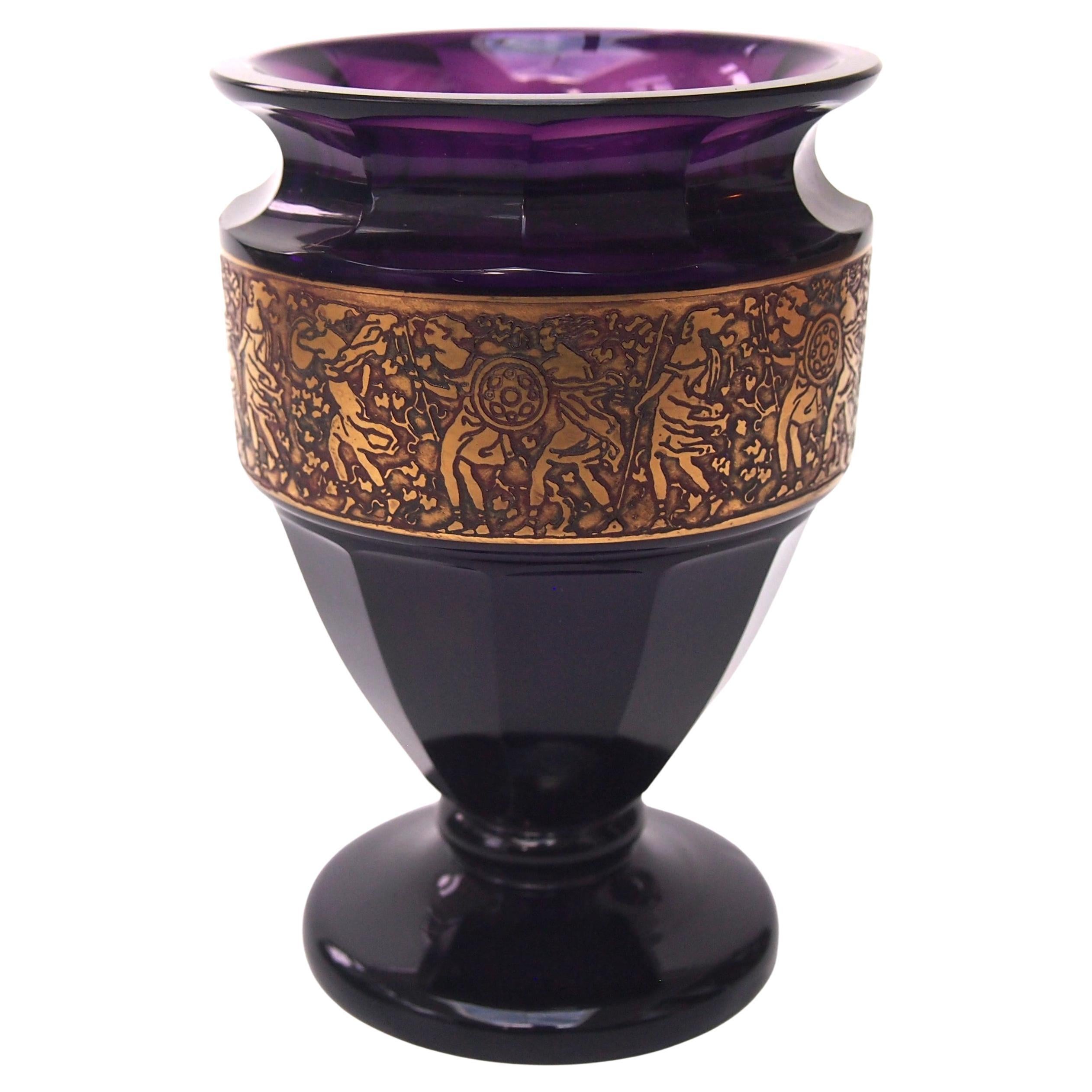 Vase en verre violet à amazones en oroplastique, Moser Art déco, 1920