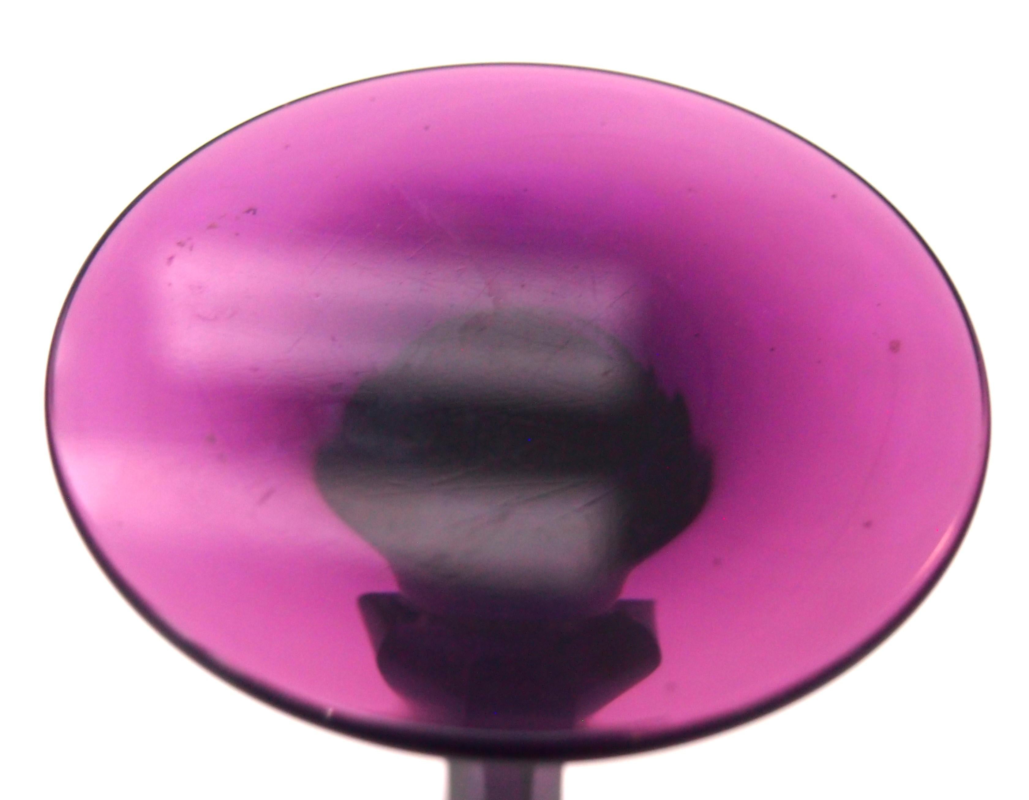 Verre d'art Vase Art Déco bohème Moser en verre violet ornemental, 1920 en vente