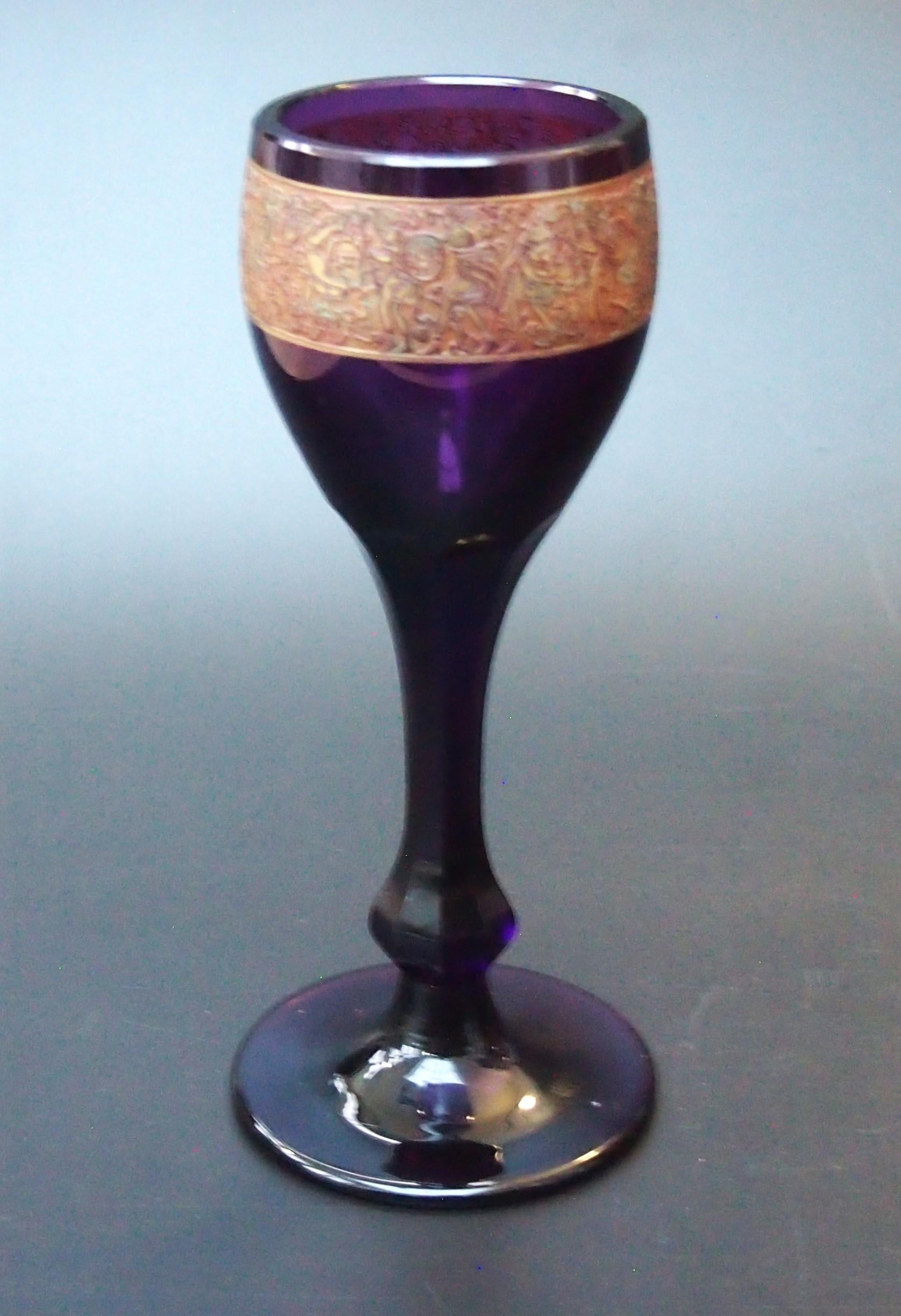 Vase Art Déco bohème Moser en verre violet ornemental, 1920 en vente 1