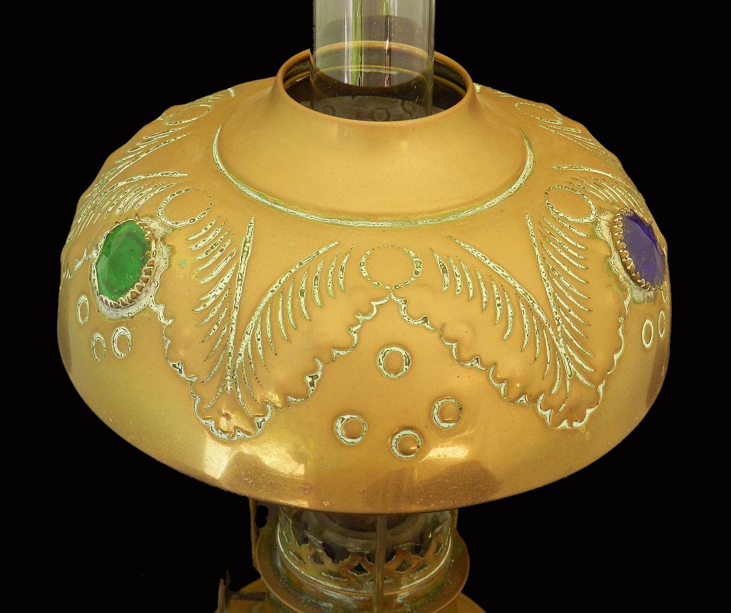 Böhmische Öllampe Französisch Messing Glas Cabuchons:: um 1910 im Zustand „Gut“ in Mimizan, FR