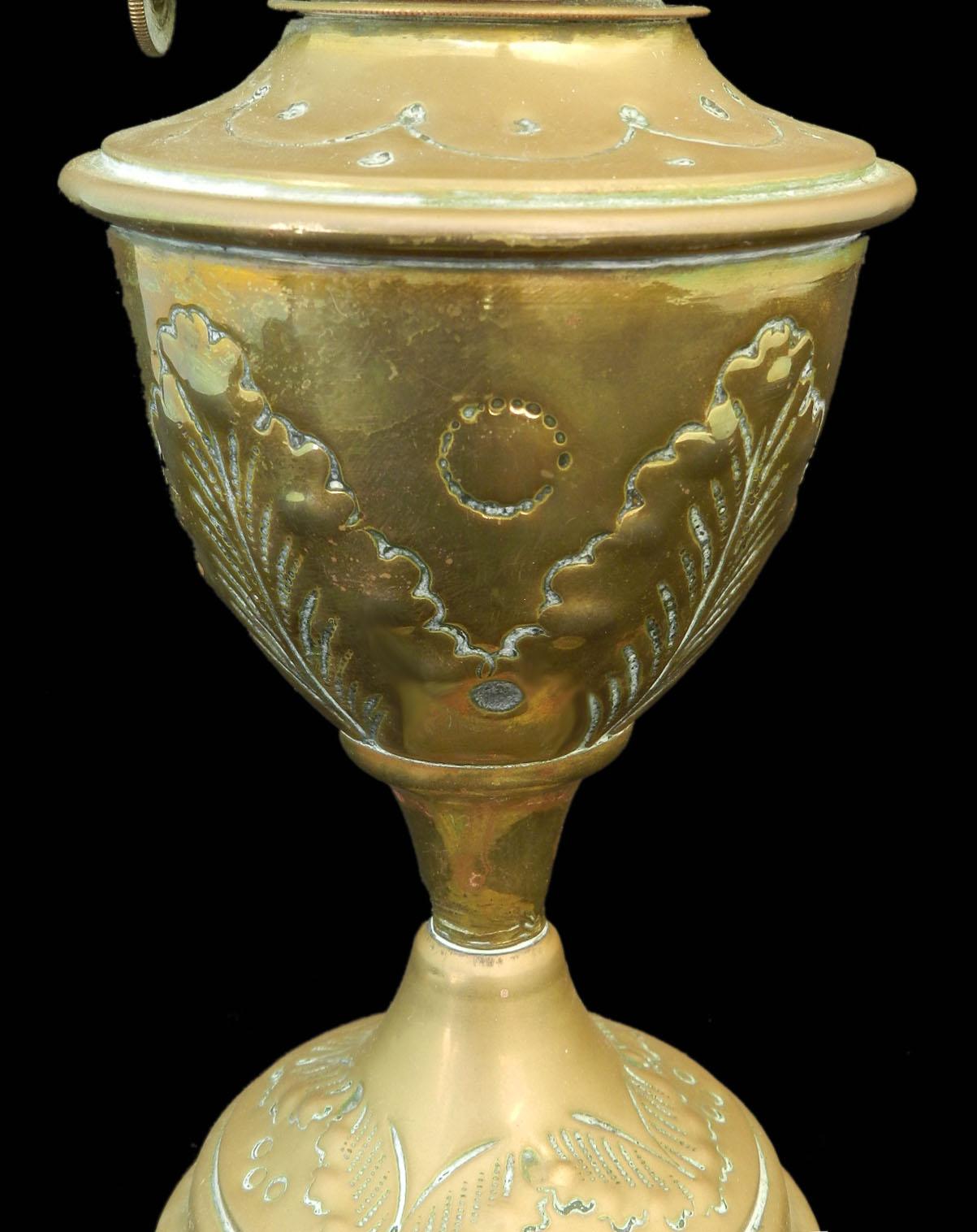 Böhmische Öllampe Französisch Messing Glas Cabuchons:: um 1910 (Frühes 20. Jahrhundert)