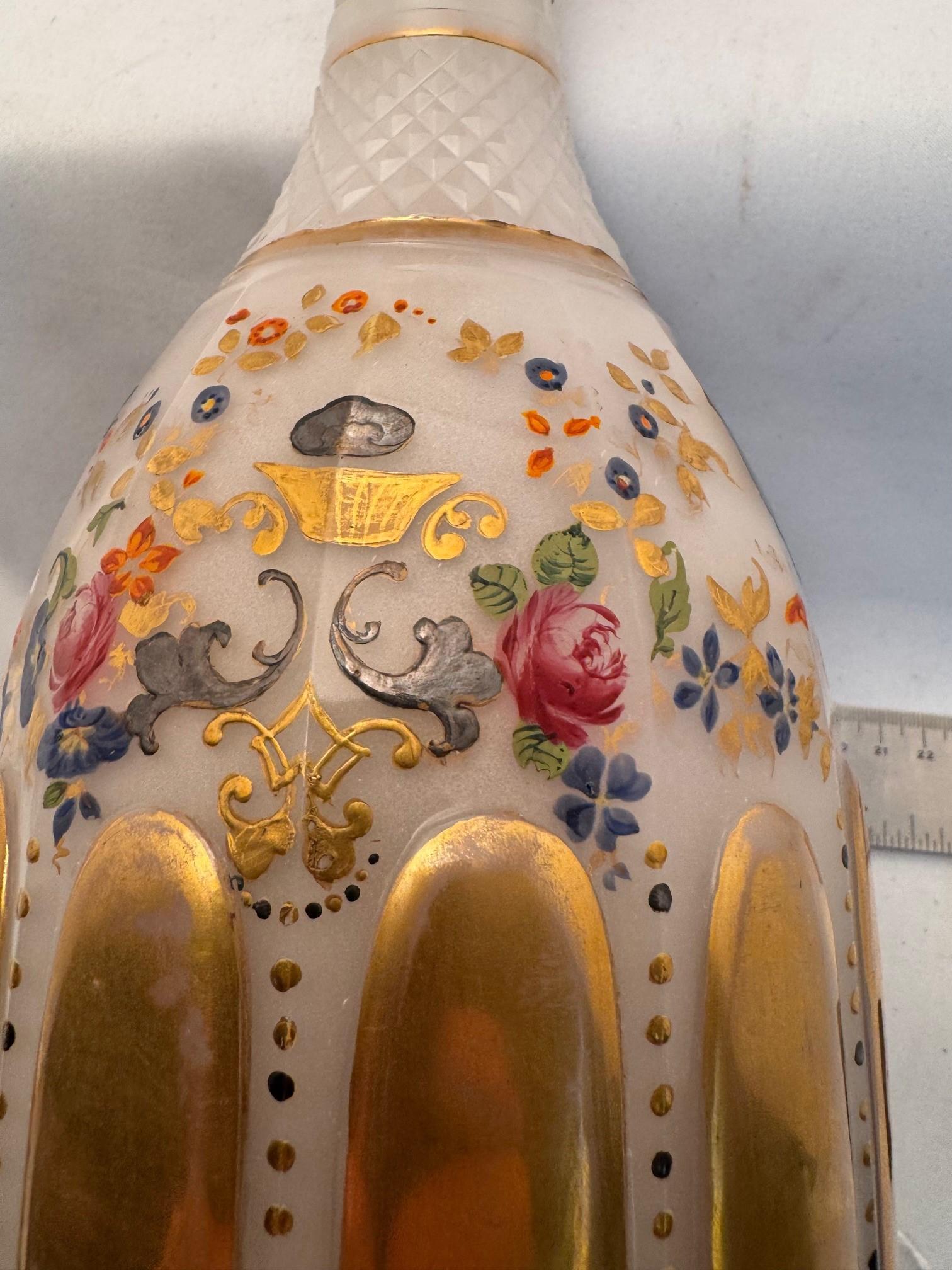 Decantador y tapón en forma de mazo de opalina de Bohemia en venta 2