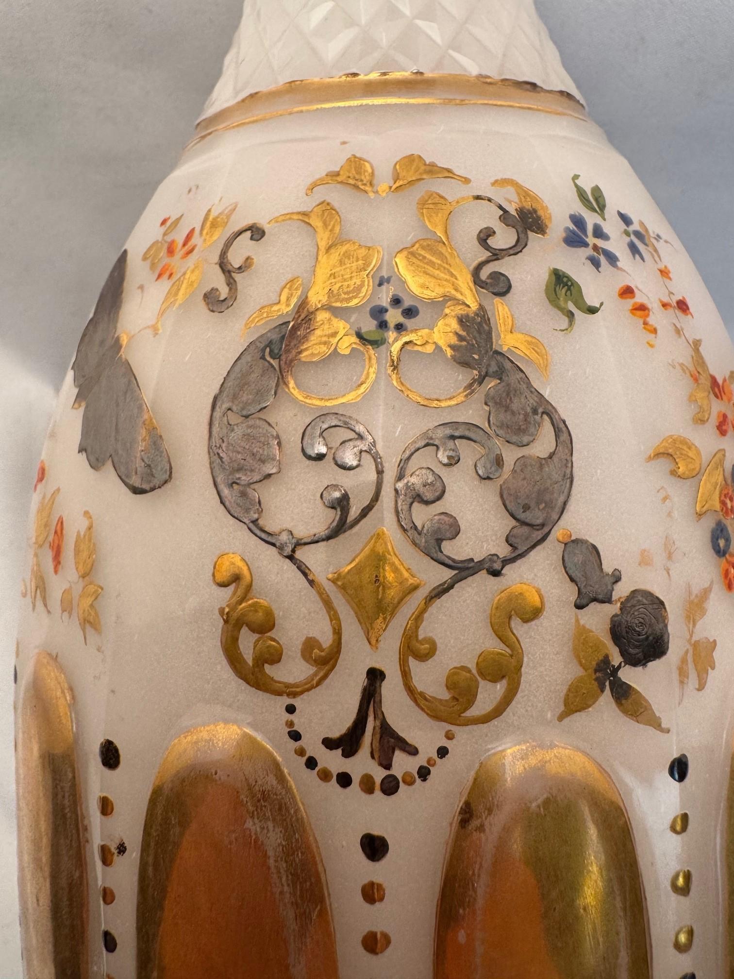 Decantador y tapón en forma de mazo de opalina de Bohemia en venta 4