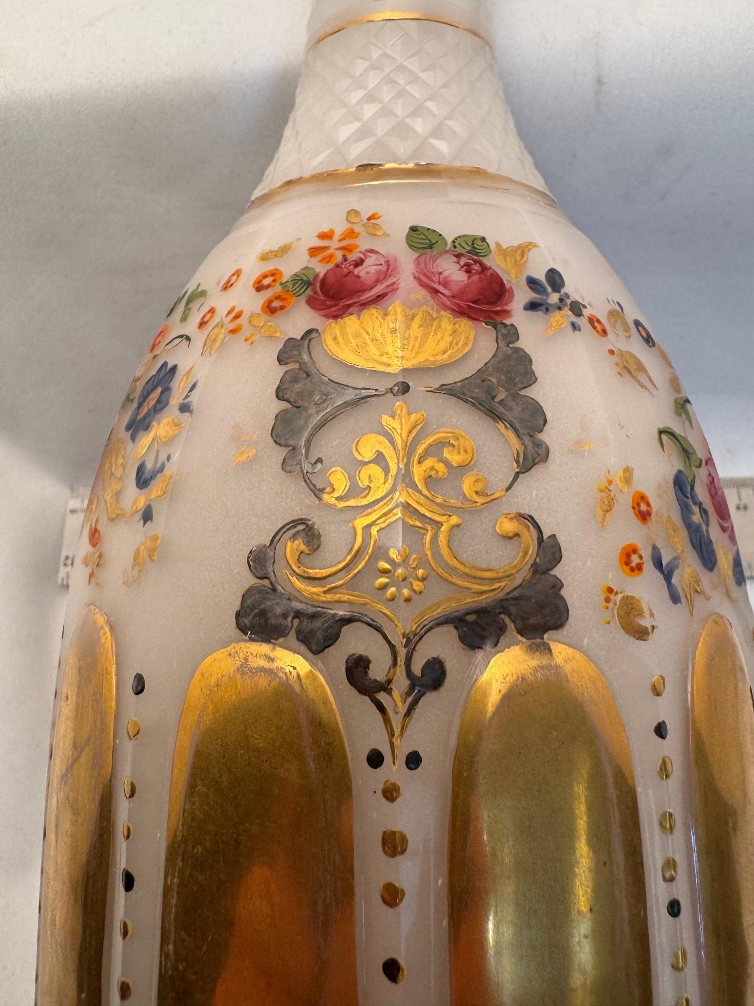 Decantador y tapón en forma de mazo de opalina de Bohemia en venta 6