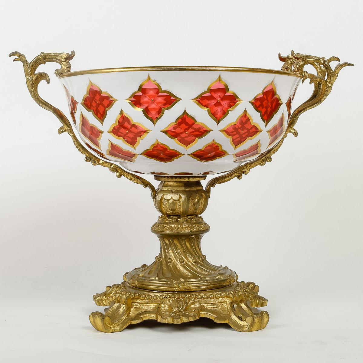 Bohemian Opaline Overlay and Gilt Bronze Bowl, 19th Century. In Good Condition For Sale In Saint-Ouen, FR