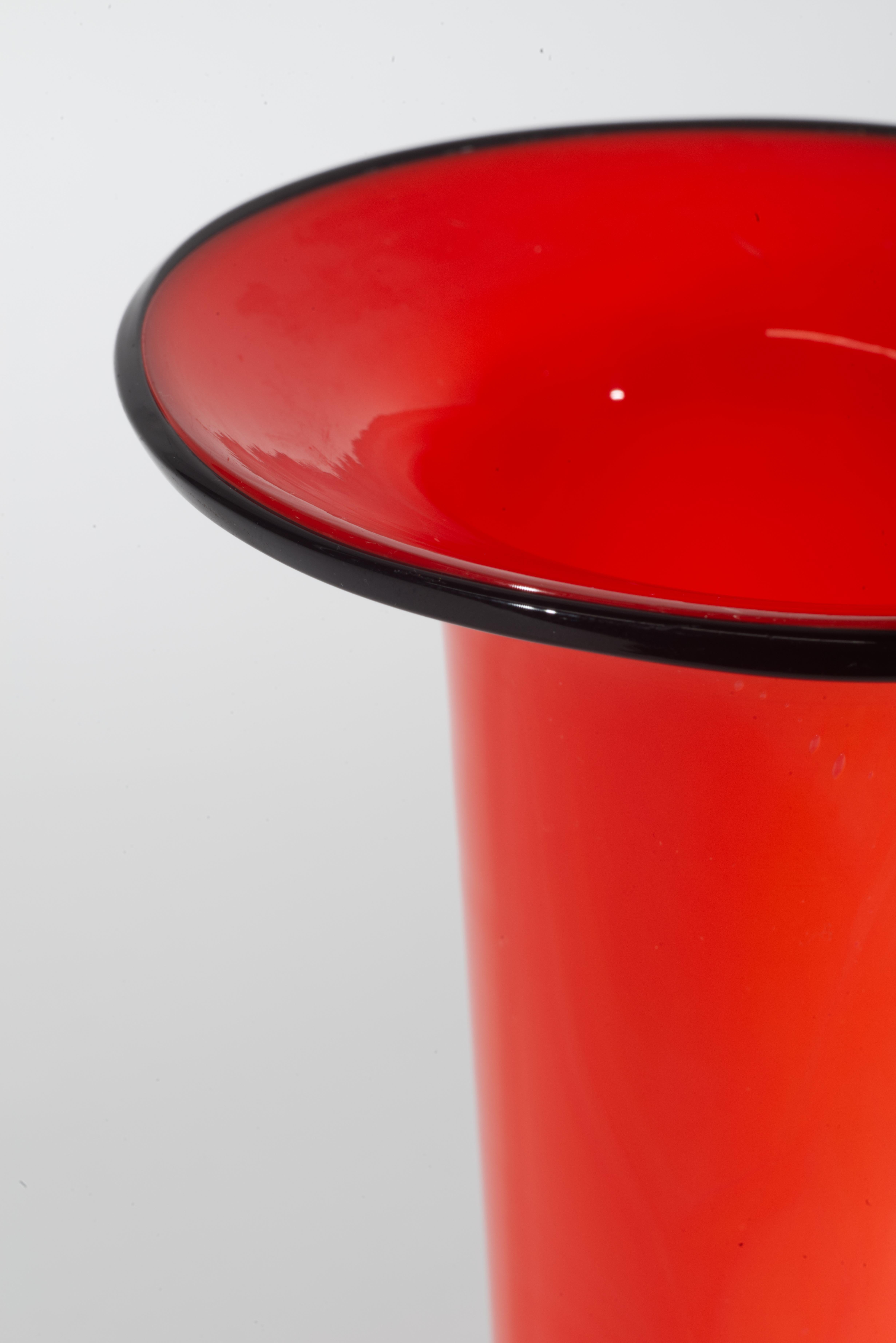 Art Nouveau Vaso di vetro arancione boemo nello stile di Powolny per Loetz Tango in vendita