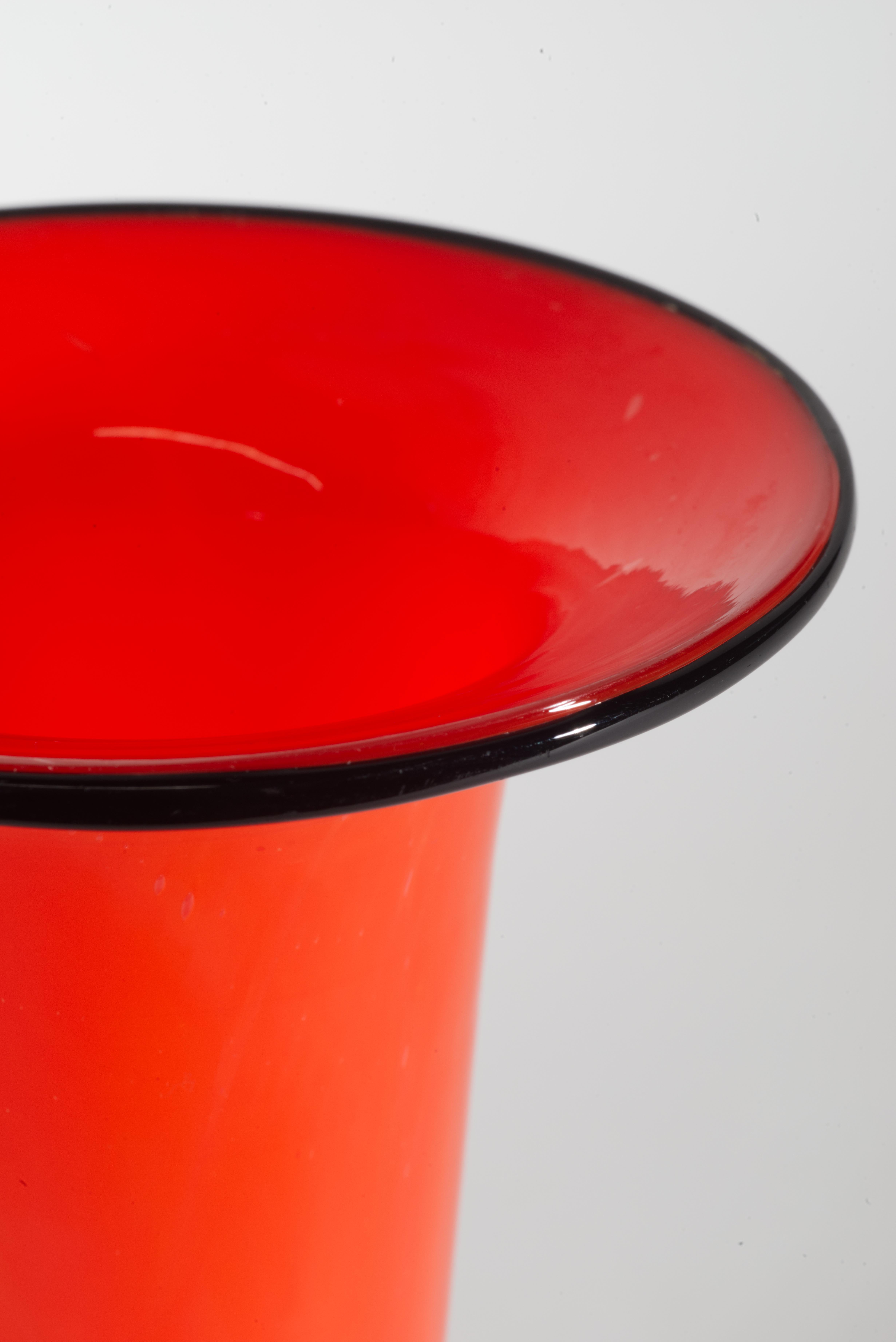 Ceco Vaso di vetro arancione boemo nello stile di Powolny per Loetz Tango in vendita