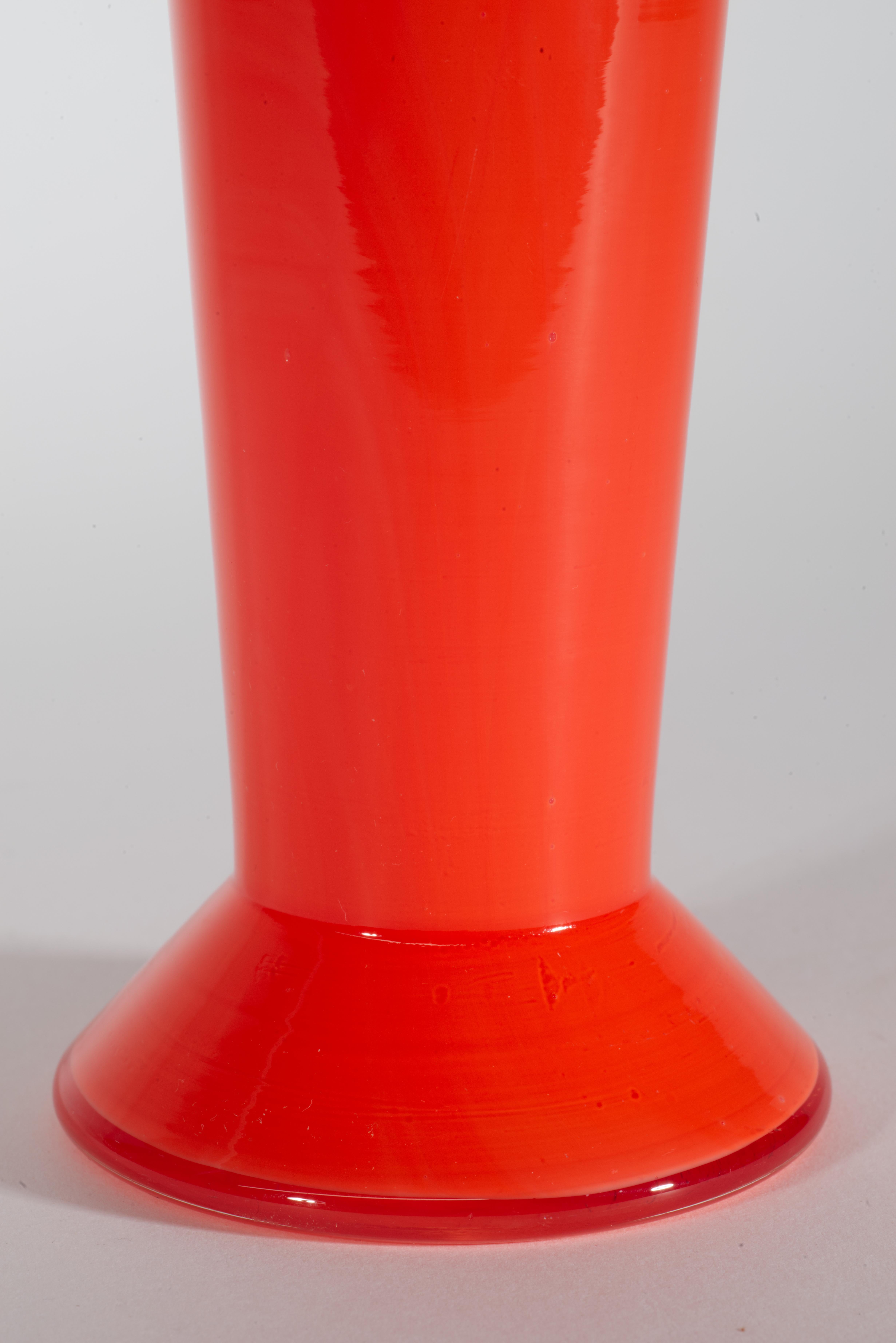 Fatto a mano Vaso di vetro arancione boemo nello stile di Powolny per Loetz Tango in vendita