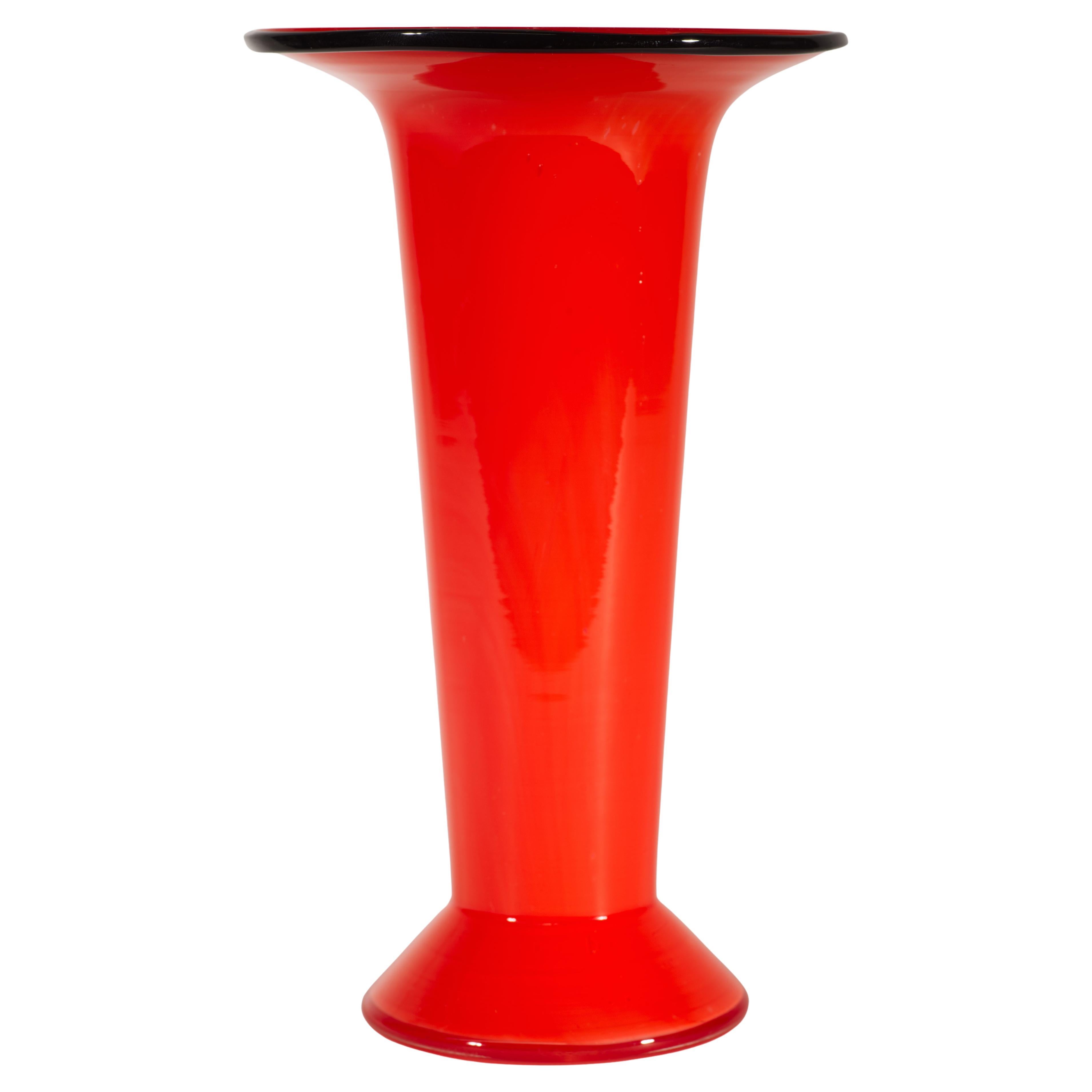 Vaso di vetro arancione boemo nello stile di Powolny per Loetz Tango