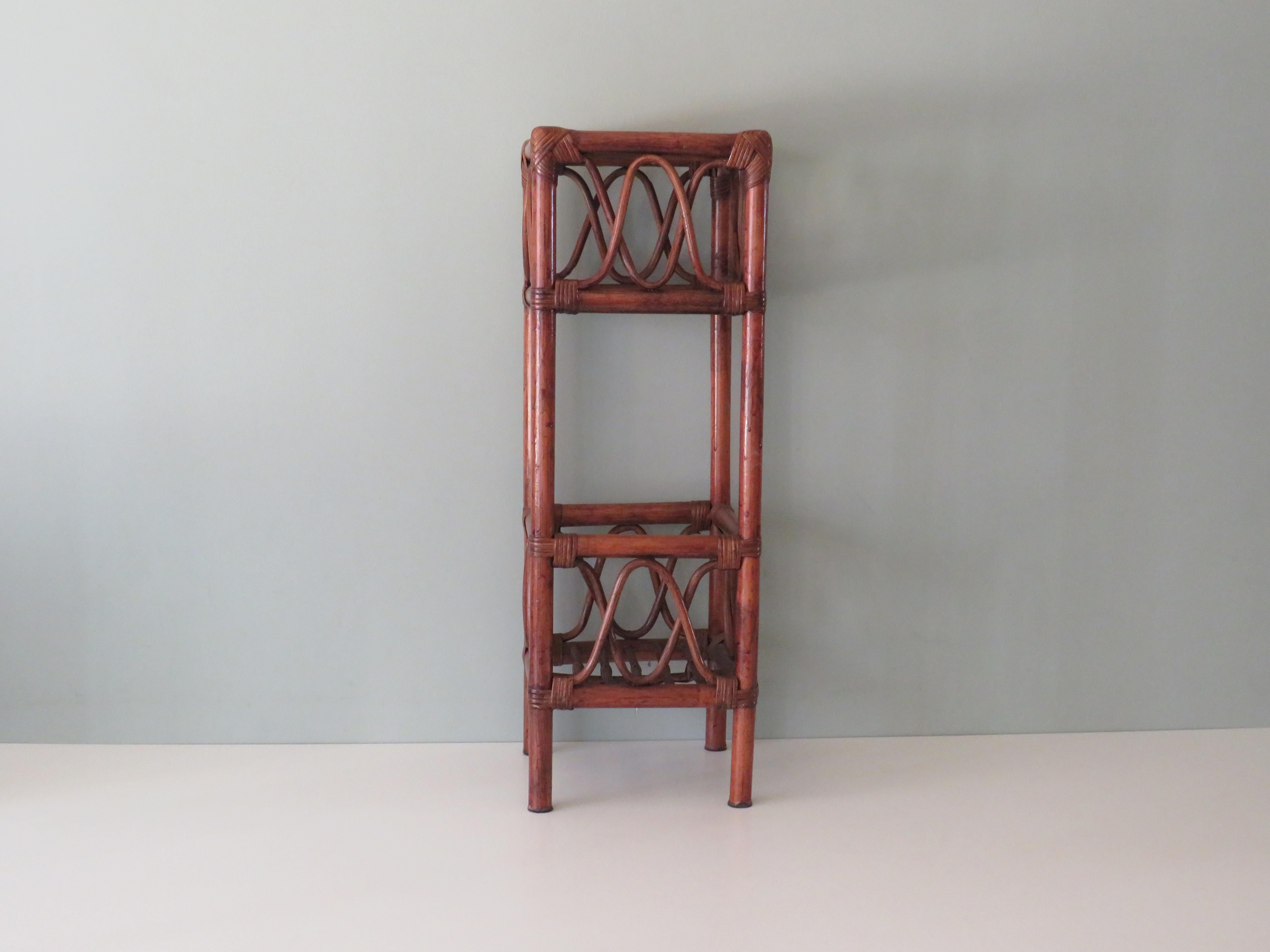 Bohemian pedestal, high bamboo plant stand, Italy, 1970s.
High plant stand made of varnished bamboo, with a bamboo rack at the bottom and the top is finished with woven rattan.
The side table is in good condition and the height is 75 cm, width x