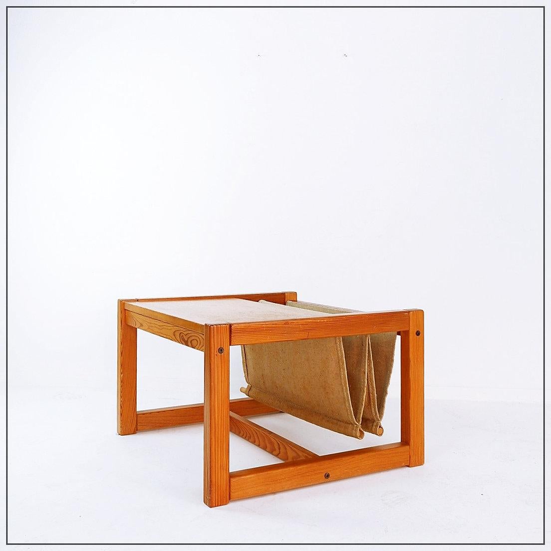Scandinave moderne Table basse en pin de Bohème avec porte-revues d'après Karin Möbring pour Ikea 1970 en vente