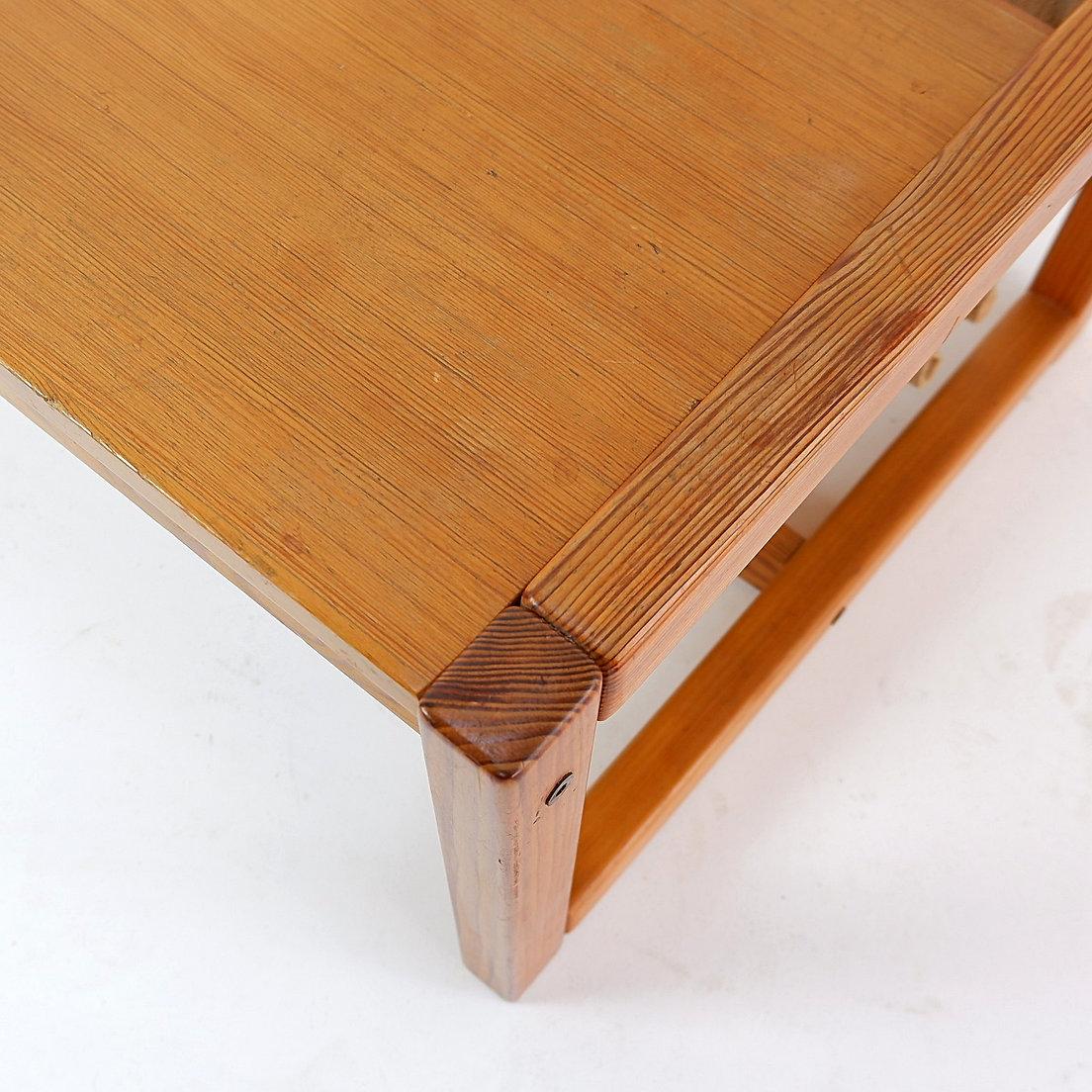 Table basse en pin de Bohème avec porte-revues d'après Karin Möbring pour Ikea 1970 en vente 2