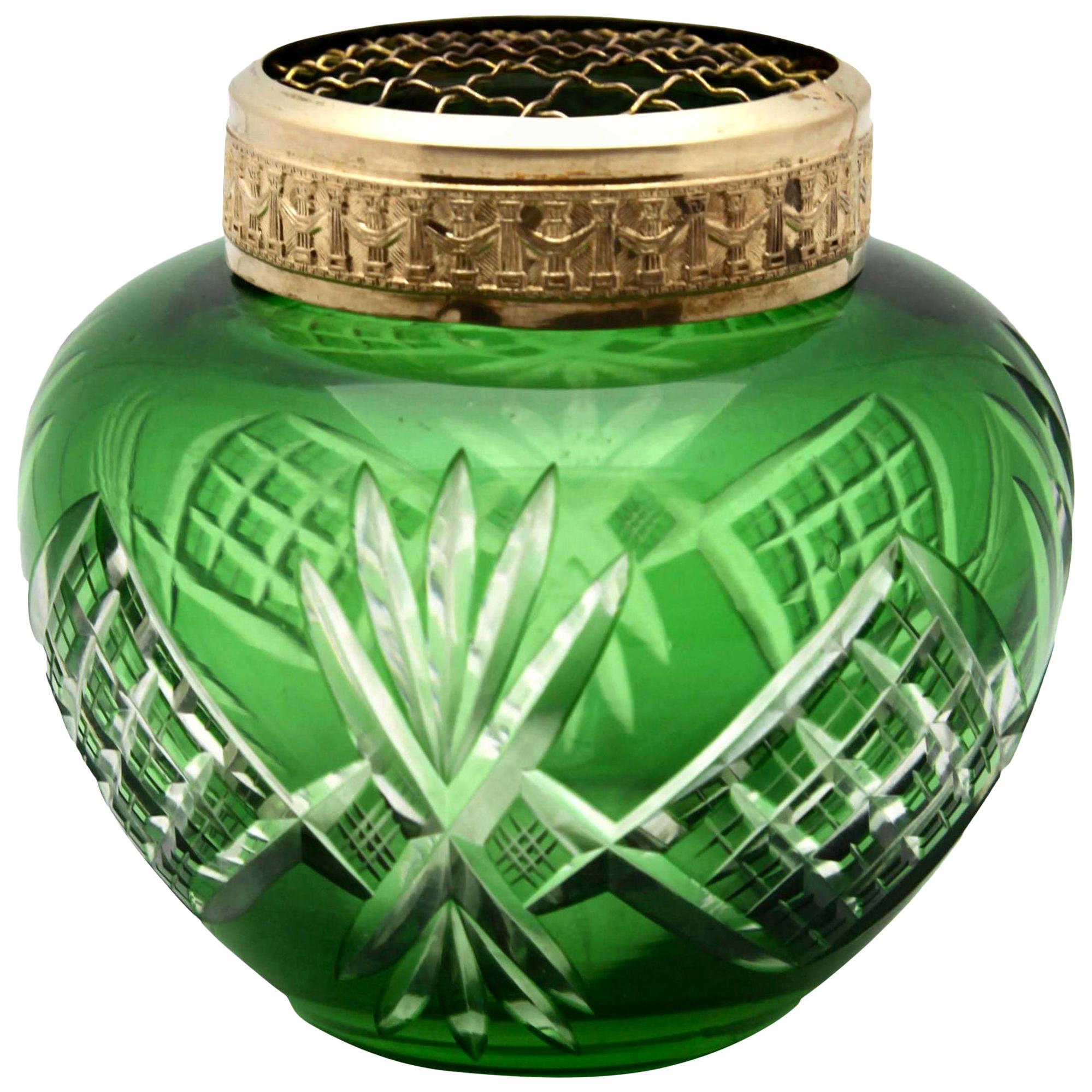 Vase bohème Pique Fleurs, cristal vert vif taillé à la main, avec grille