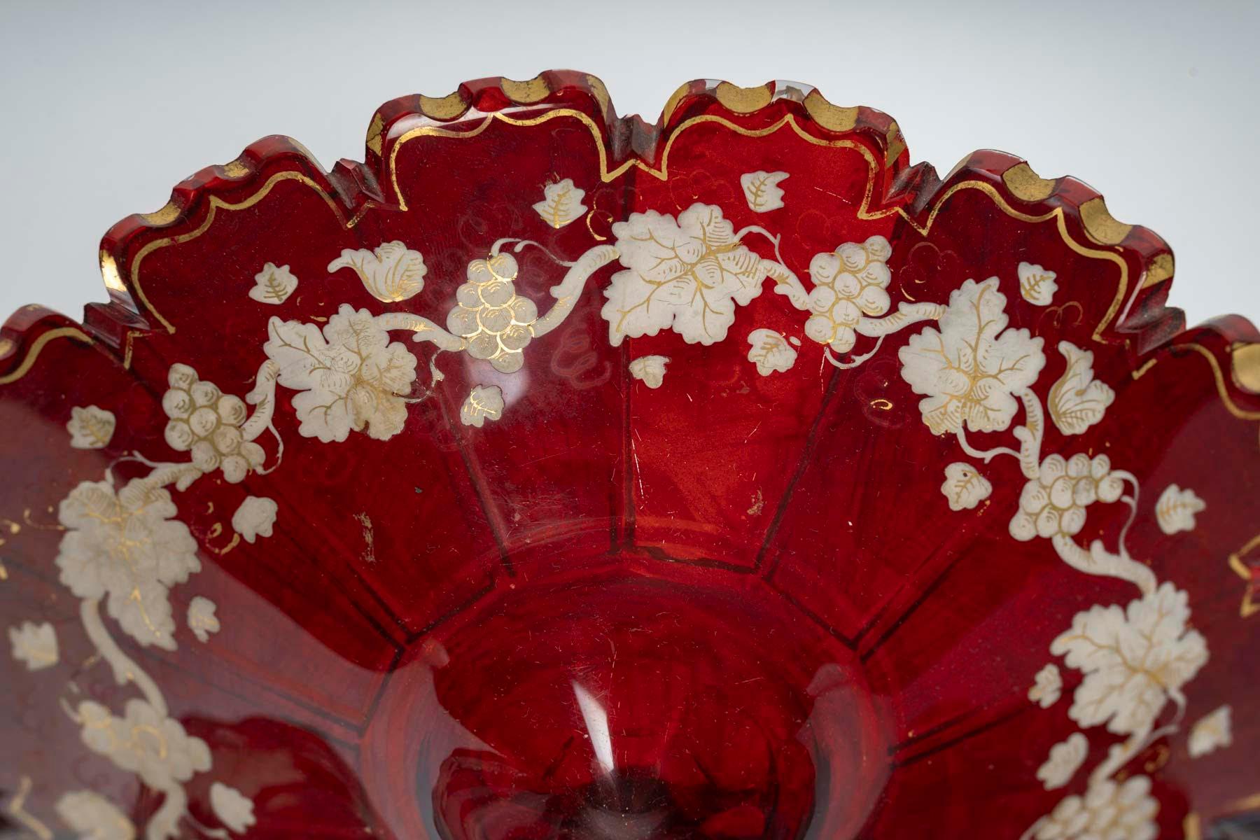 Bohemian red enamelled crystal bowl, 19th century, Napoleon III period.

A red Bohemian crystal bowl enamelled with white vine bunches, 19th century, Napoleon III period.
H: 13,5cm D: 17cm