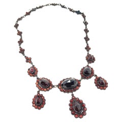 Böhmische rote Granat-Halskette mit Tropfenkragen