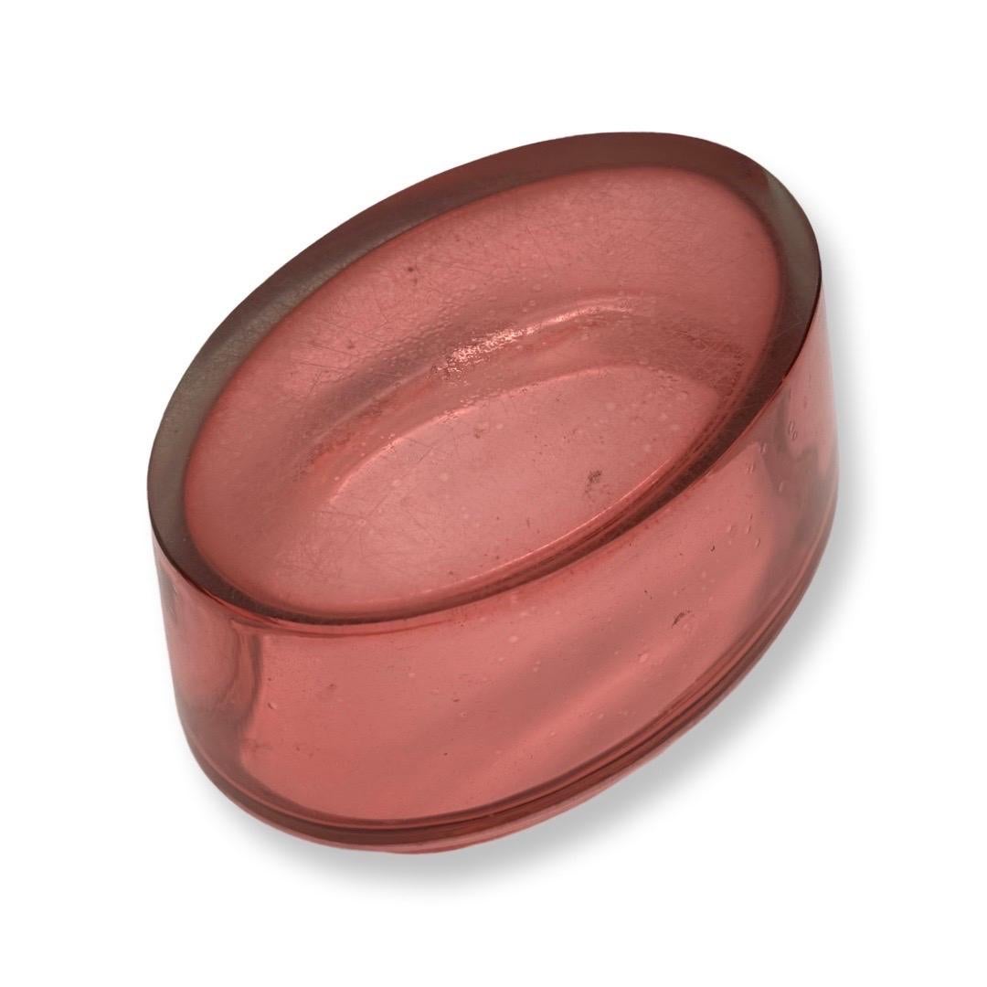 Caja de cristal rojo de Bohemia con esmalte pintado a mano, Finales del siglo XIX - principios del XX en venta 2